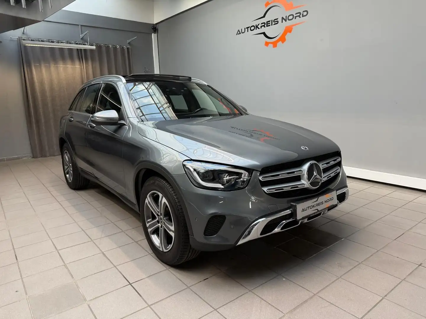 Mercedes-Benz GLC 220 d 4Matic +HU NEU+PANO+MULTIBEAM+AHK+ Grau - 1