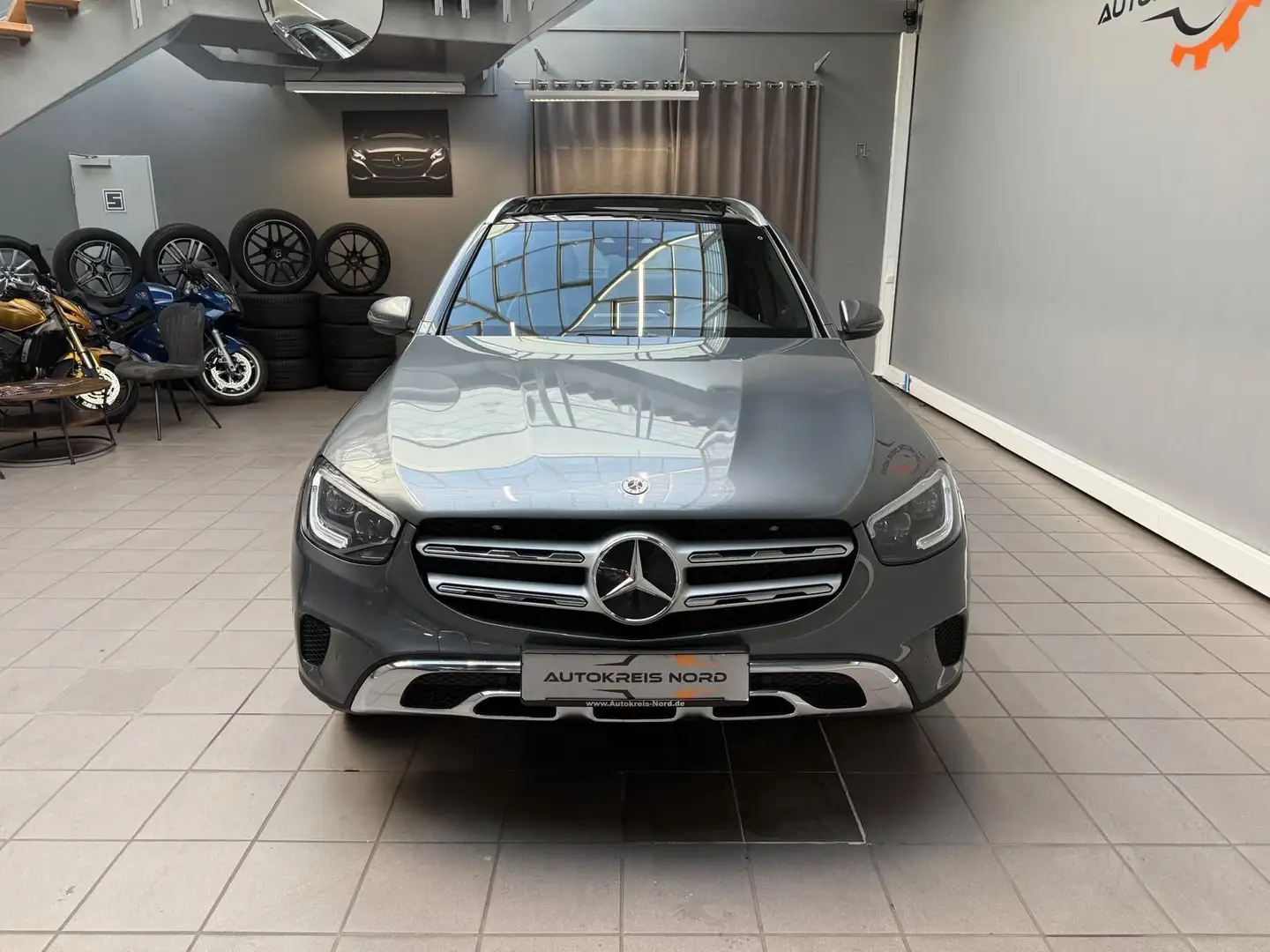 Mercedes-Benz GLC 220 d 4Matic +HU NEU+PANO+MULTIBEAM+AHK+ Grau - 2