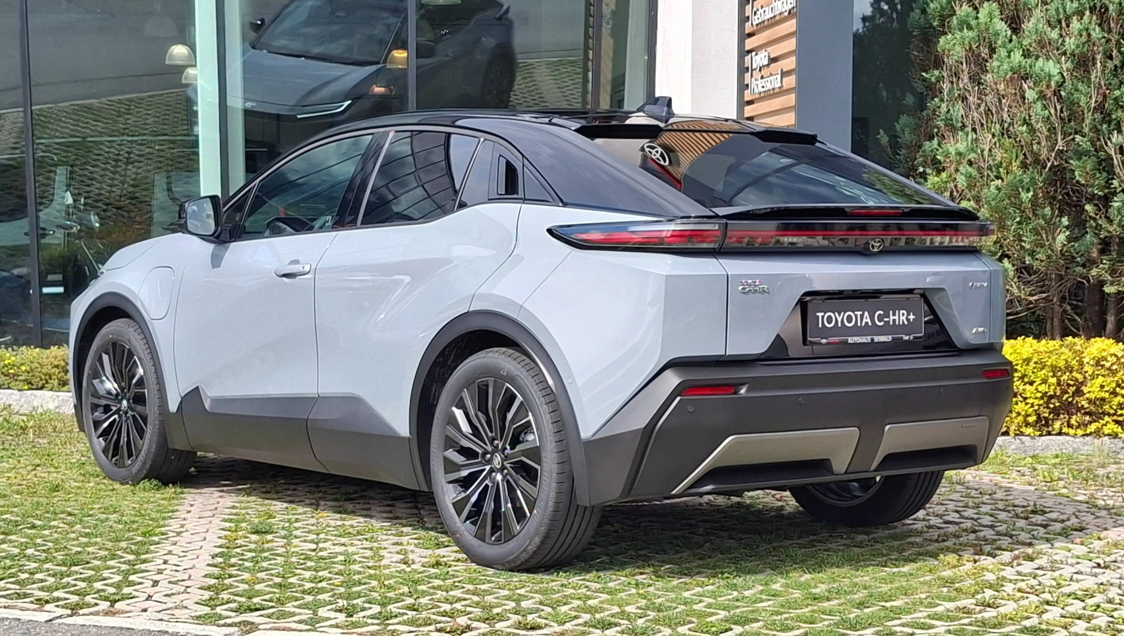 Toyota C-HR+ C-HR+ Elektro 77kWh AWD Lounge — photo 4