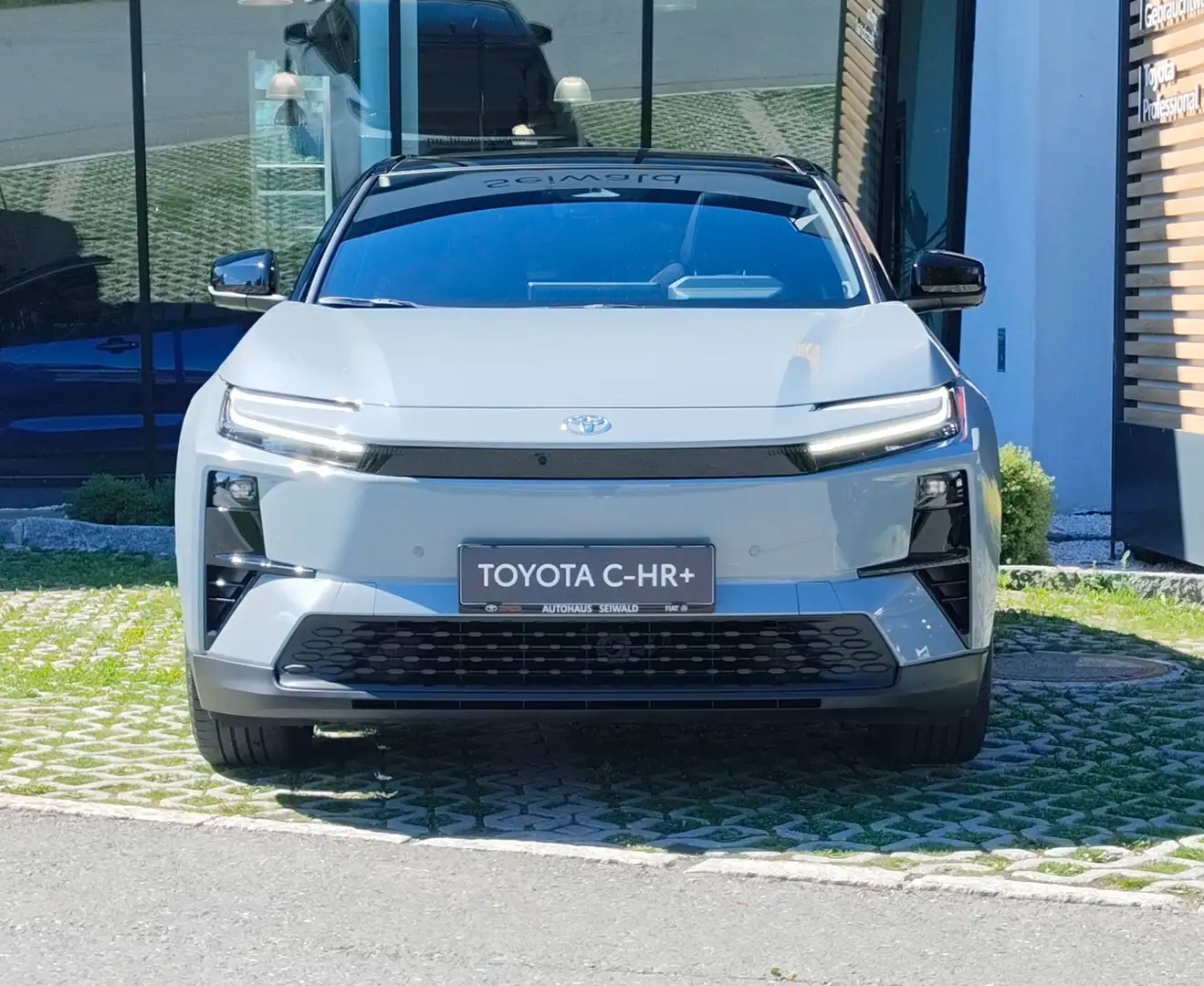 Toyota C-HR+ C-HR+ Elektro 77kWh AWD Lounge Grau - 2
