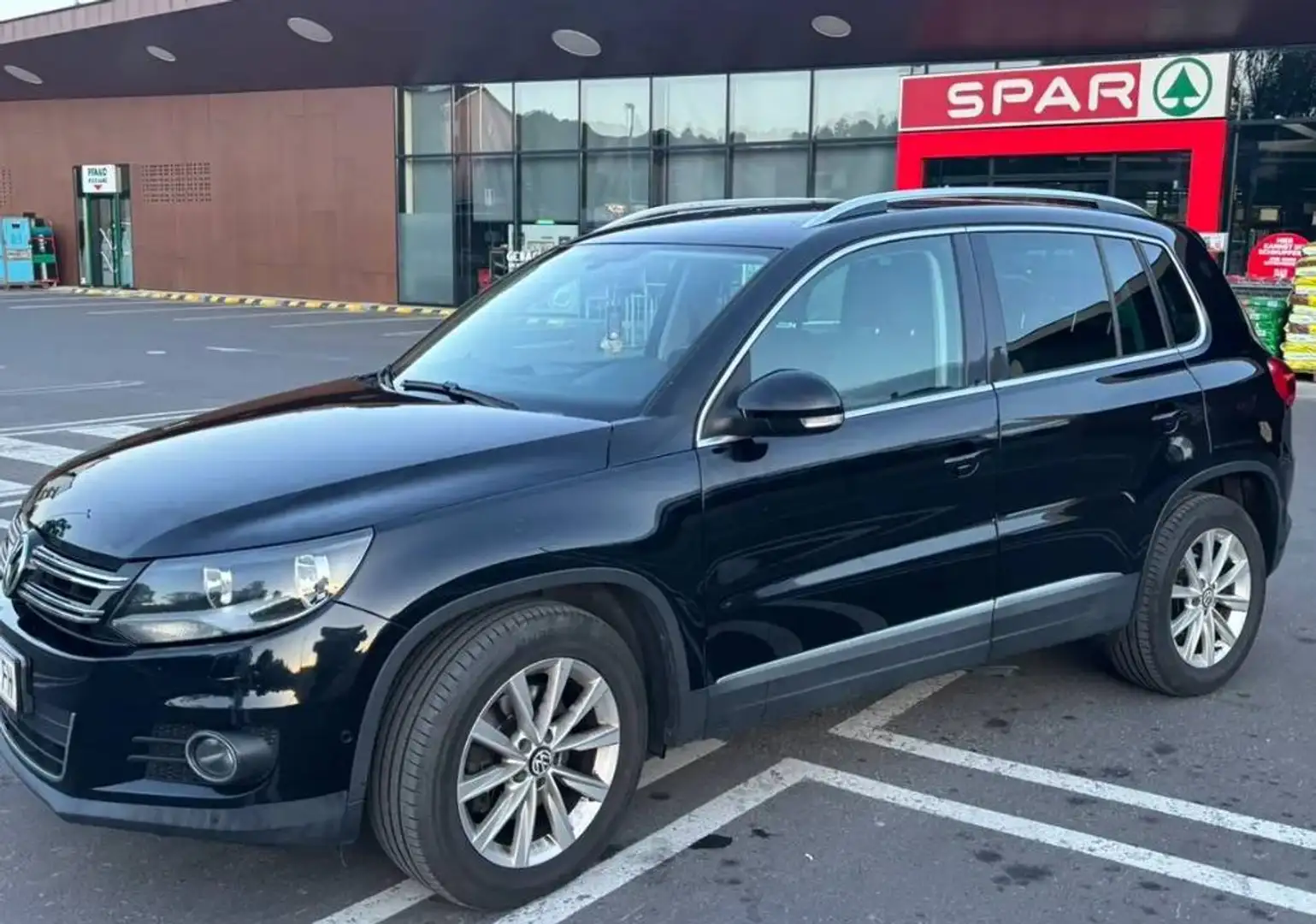 Volkswagen Tiguan Tiguan 2,0 TDI Sport Schwarz - 1