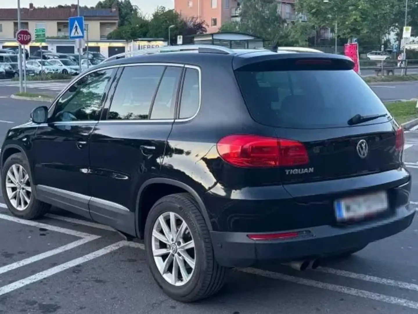 Volkswagen Tiguan Tiguan 2,0 TDI Sport Schwarz - 2