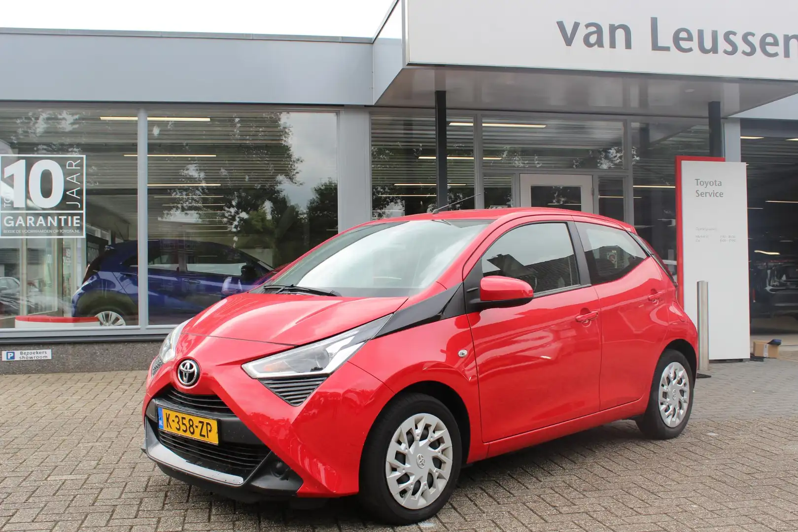 Toyota Aygo X X-PLAY 5-DEURS APPLE/ANDROID DAB BLUETOOTH EL-RAME Rosso - 1