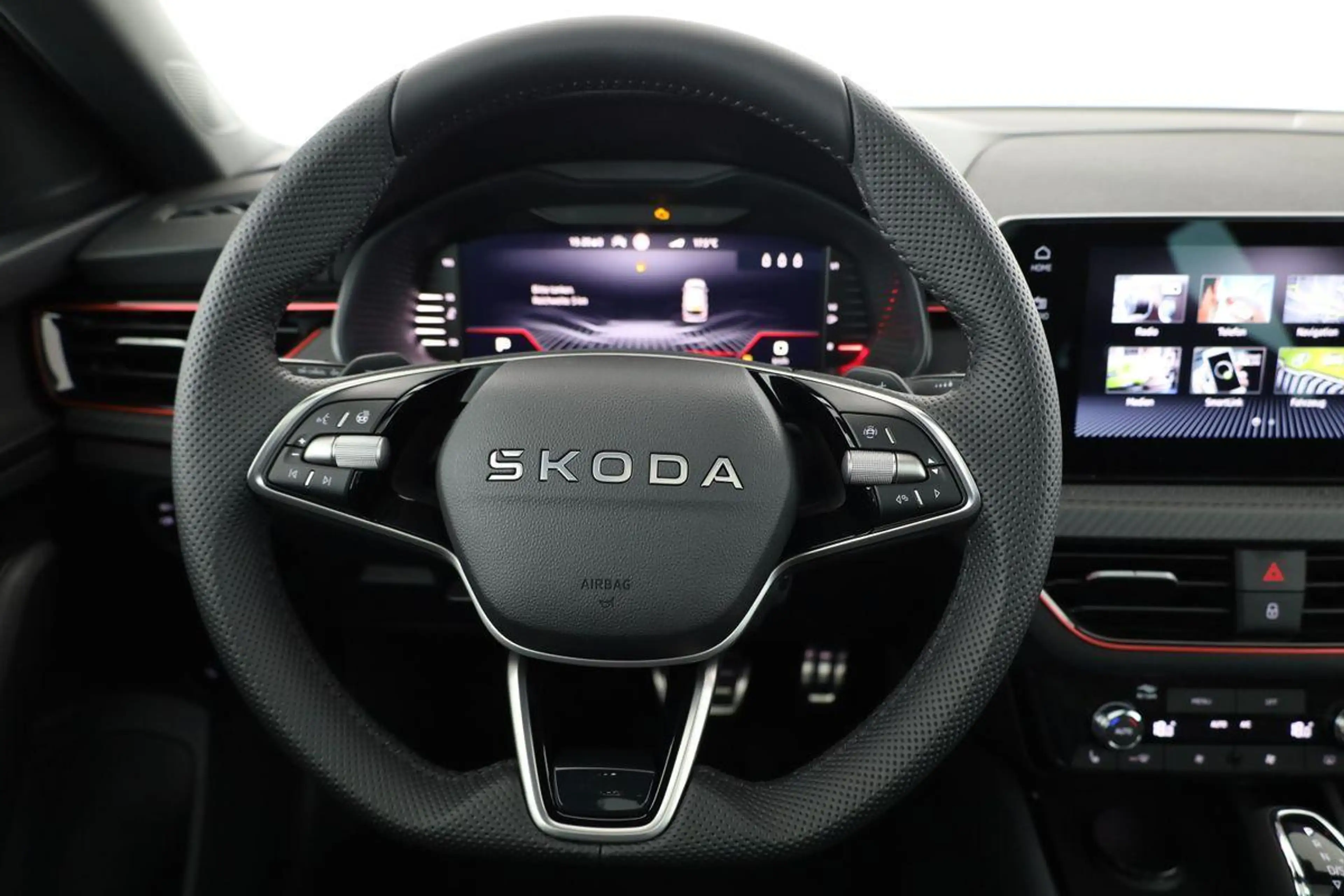 Skoda Kamiq Monte Carlo 1.0 TSI DSG Carlo, Pano, AHK, Navi,... — photo 5