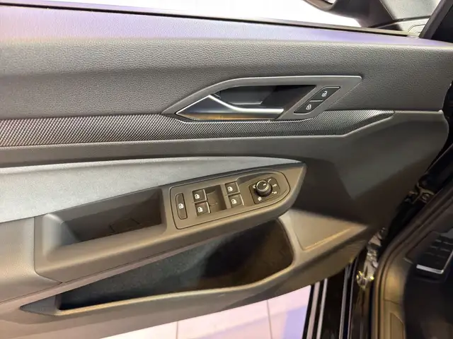 Volkswagen Golf view 8