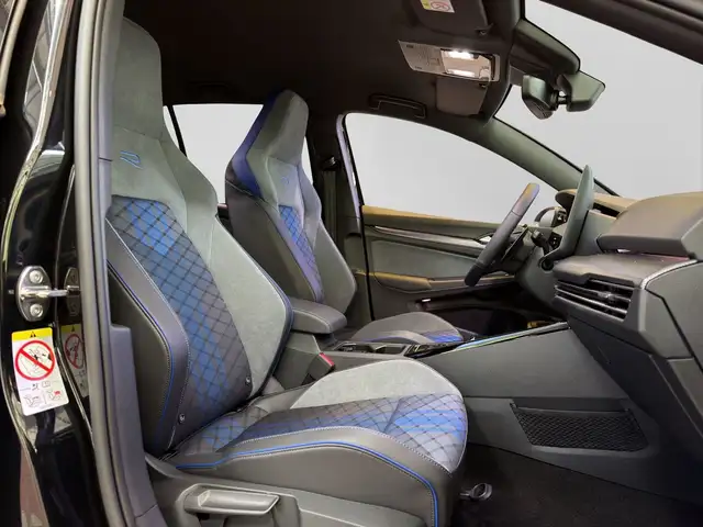 Volkswagen Golf view 4