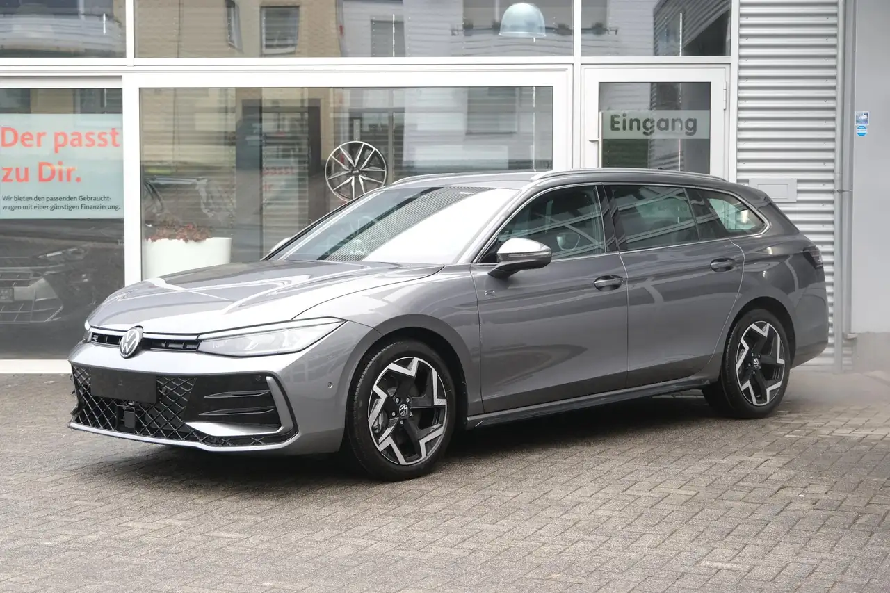 Volkswagen Passat Variant Var. 2.0 TDI DSG 4M R-Line Matrix AHK Navi Pro 16