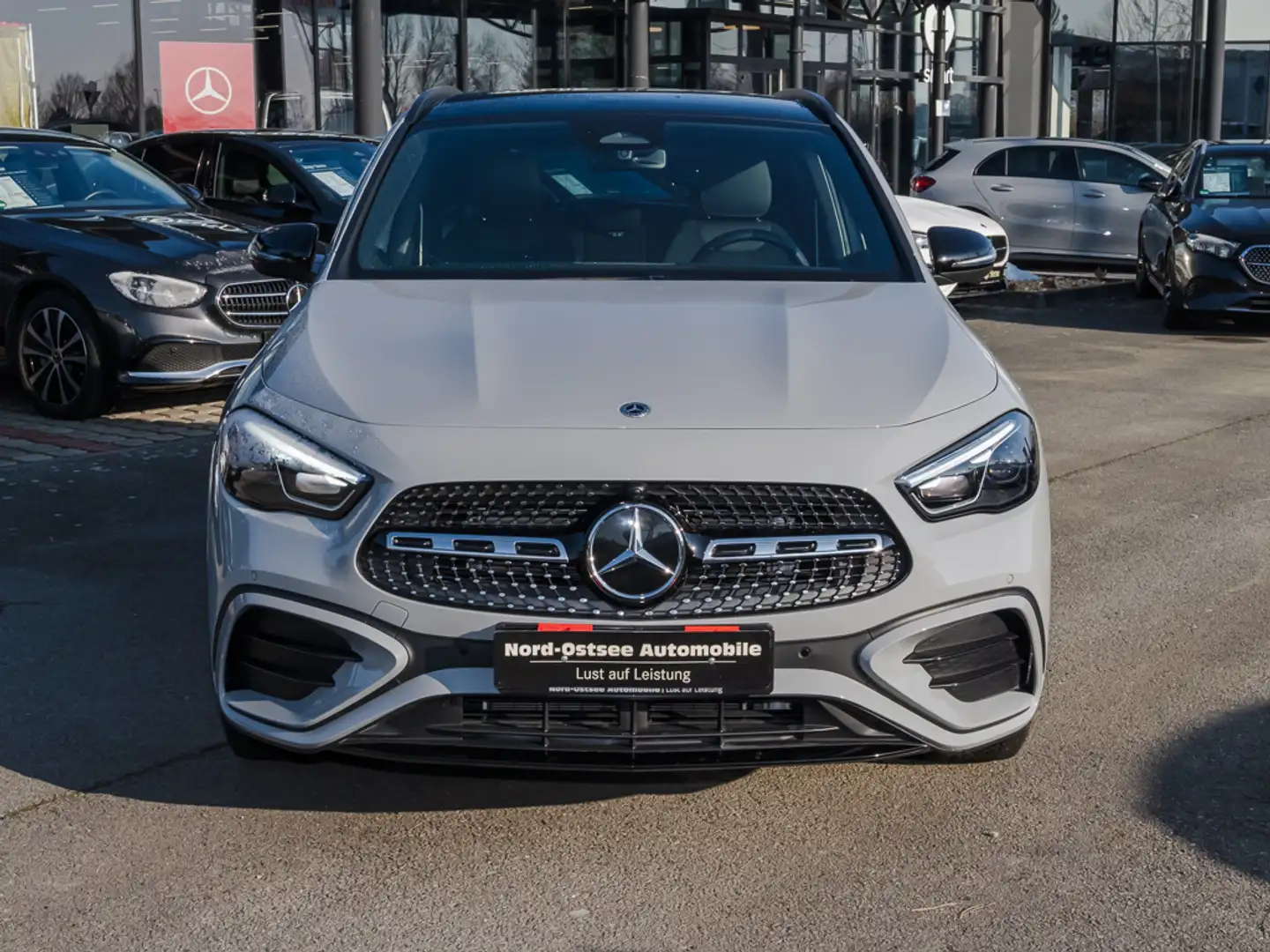 Mercedes-Benz GLA 200 AMG SHZ KLIMA KAMERA MULTIBEAM LED PANO Gris - 2