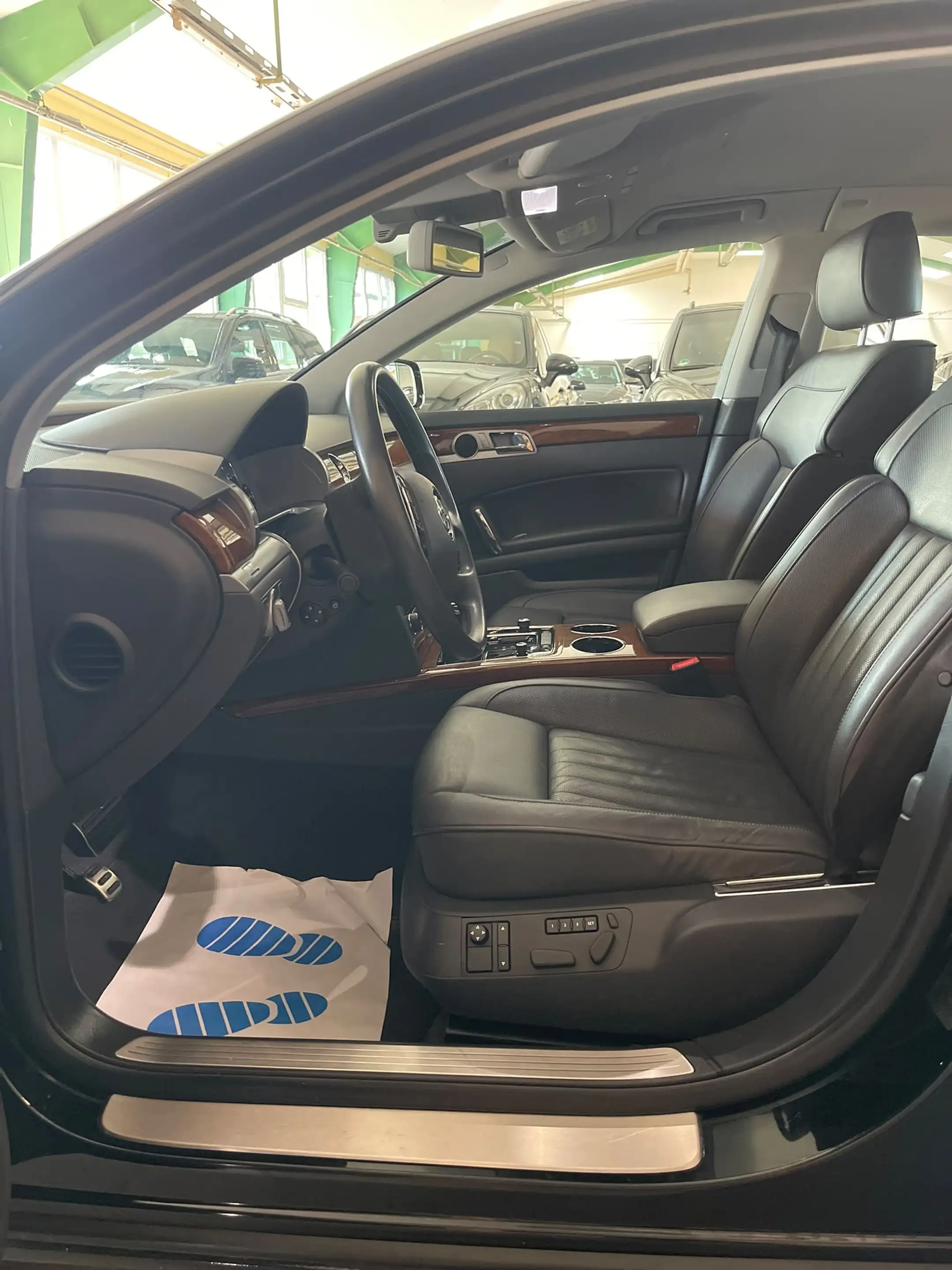 Volkswagen Phaeton Phaeton 3.0 V6 TDI*ACC*STNDHZ*KAMERA*ASSISTENZPAKET — photo 9