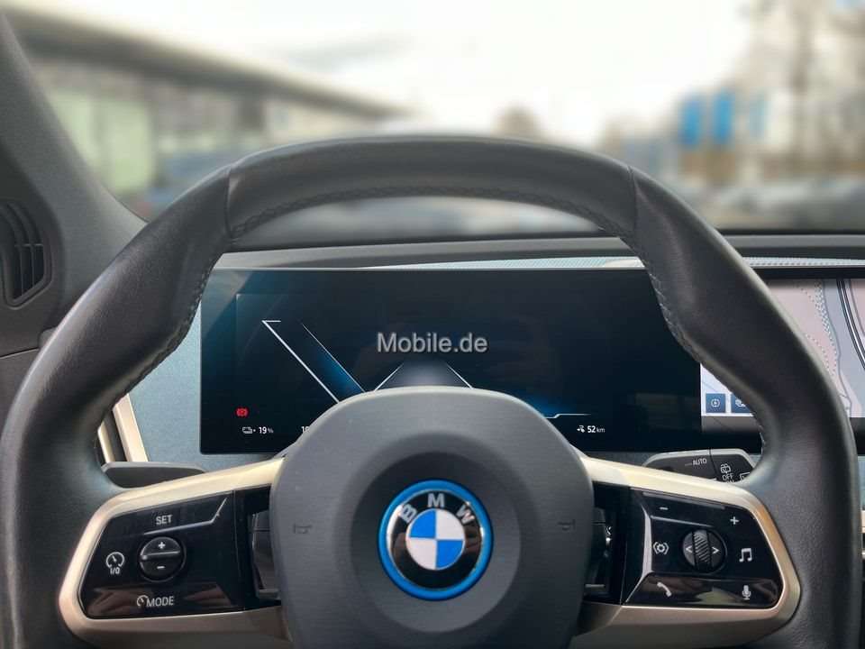 BMW iX
