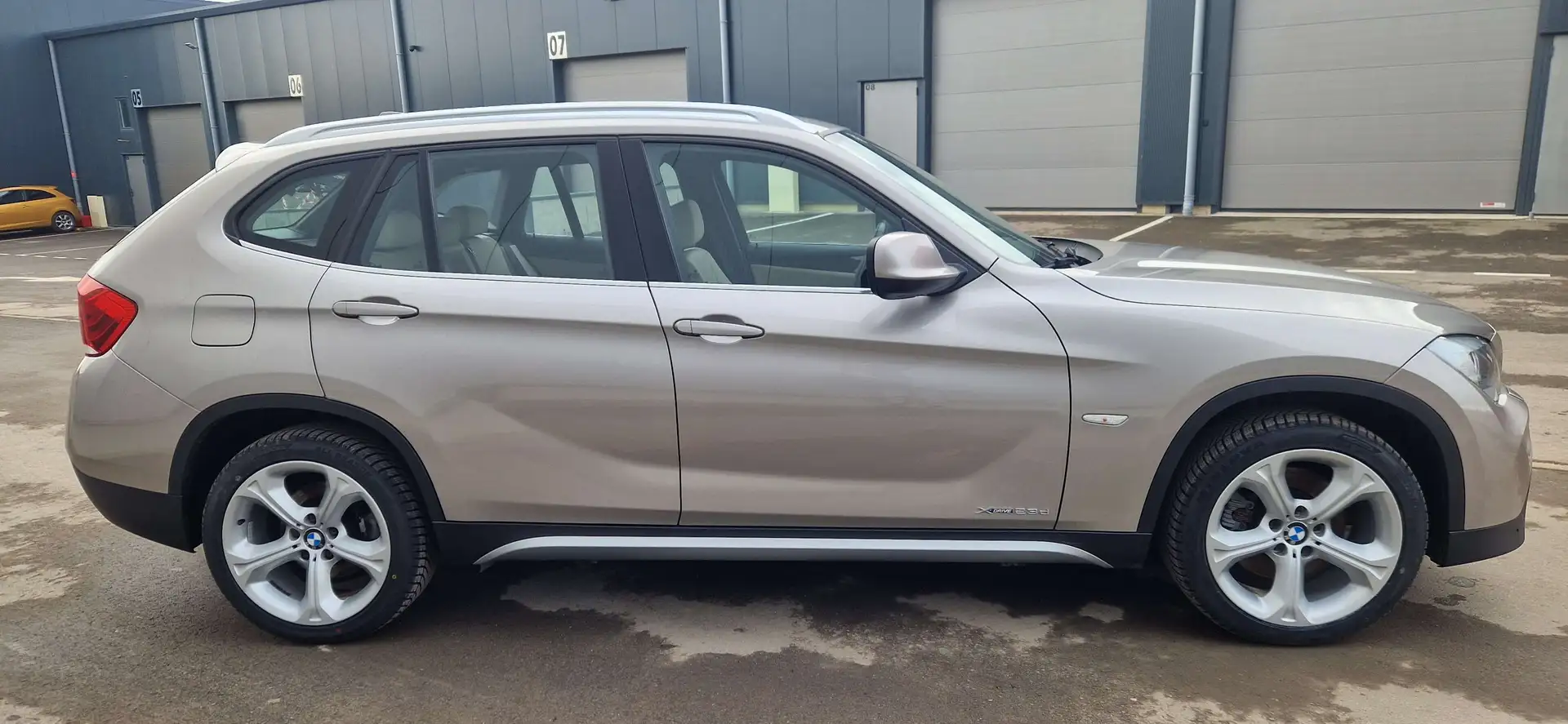 BMW X1 xDrive23da 204ch Beige - 2