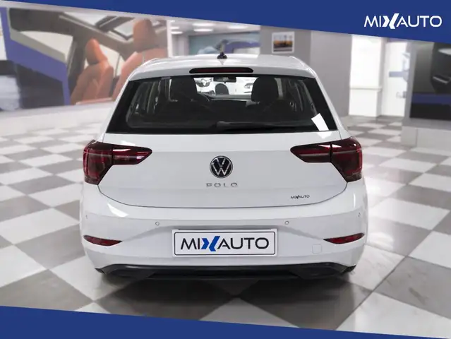 Volkswagen Polo view 4