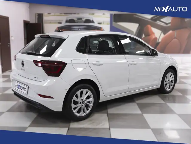 Volkswagen Polo view 5
