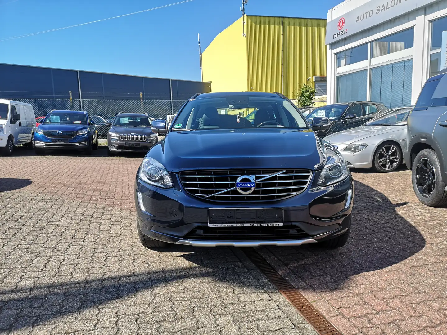 Volvo XC60 Momentum 2WD*Navi*Leder*8-fach bereift*Klima uvm. Blau - 2
