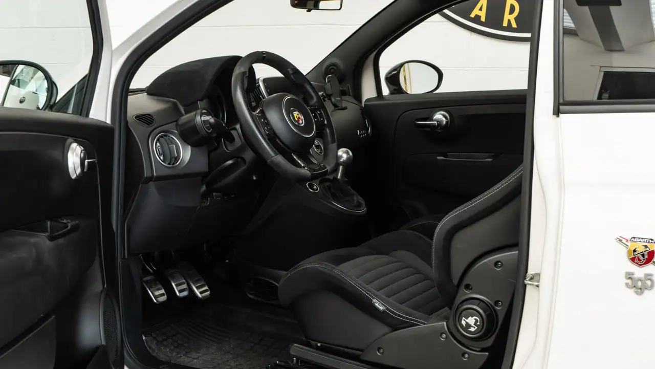 Abarth 595 2021 — фото 11
