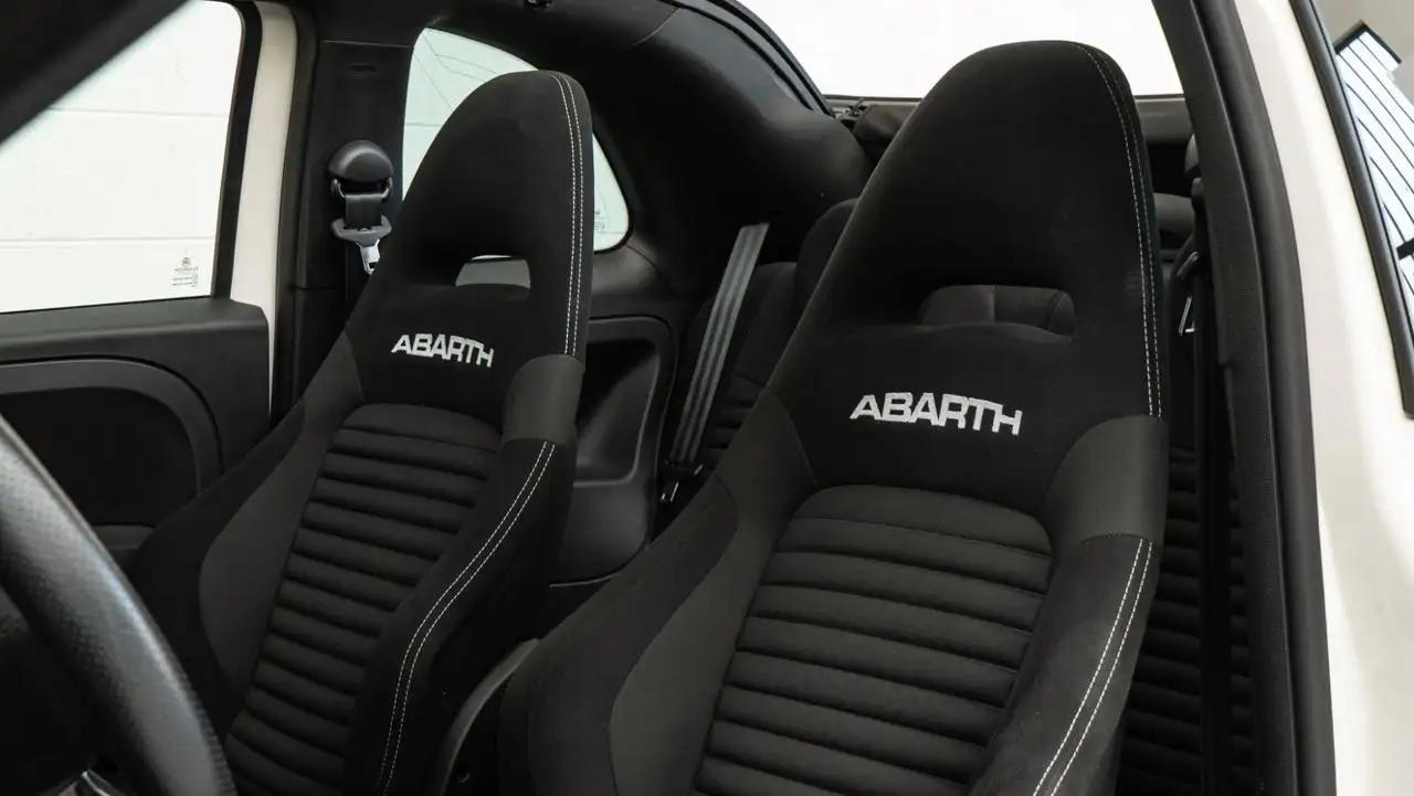 Abarth 595 2021 — фото 13