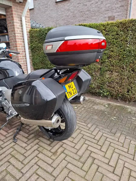 Yamaha FJR 1300 - foto 8