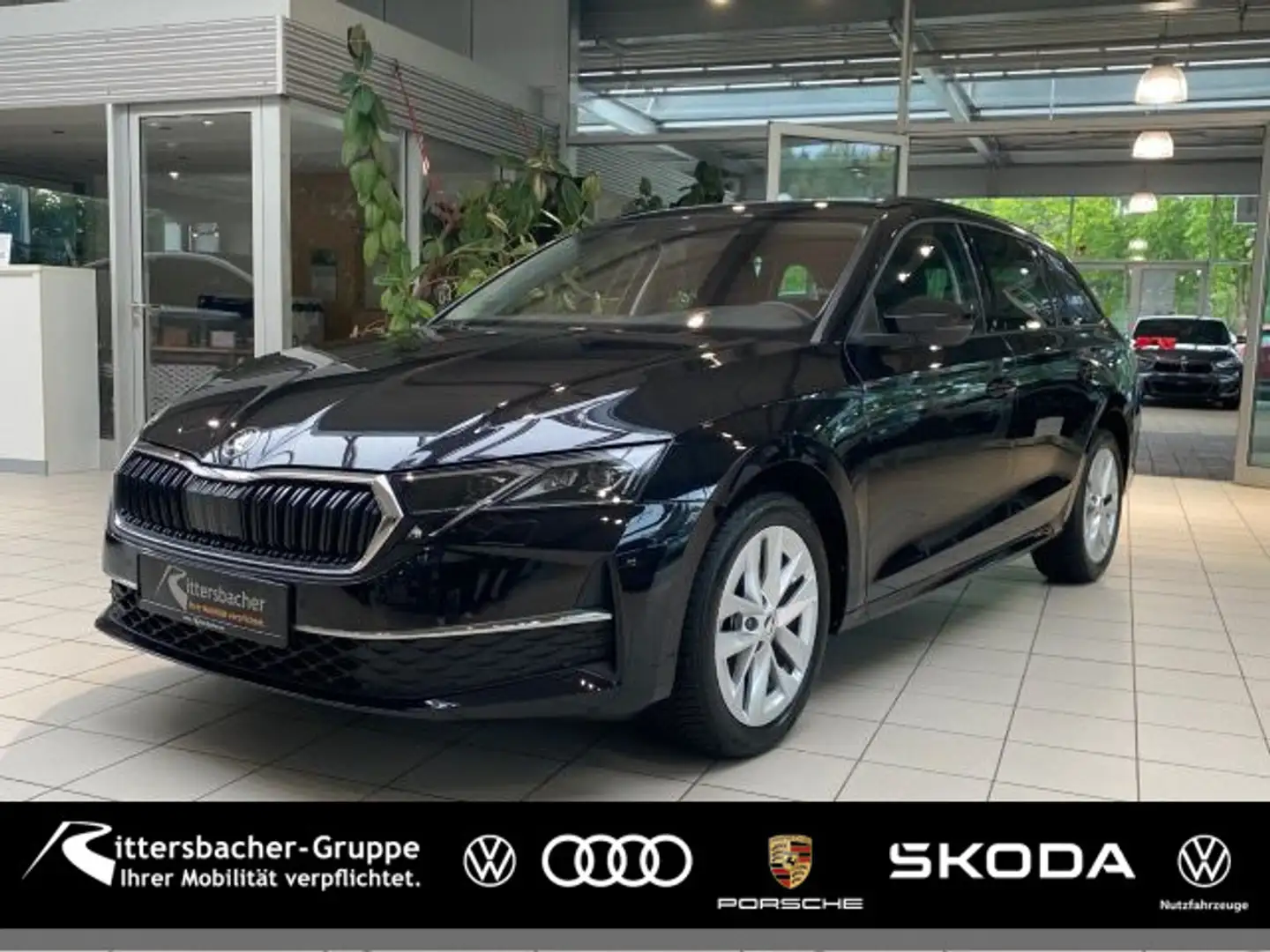 Skoda Octavia Combi 2.0 TDI DSG Selection Navi Kamera Zwart - 1