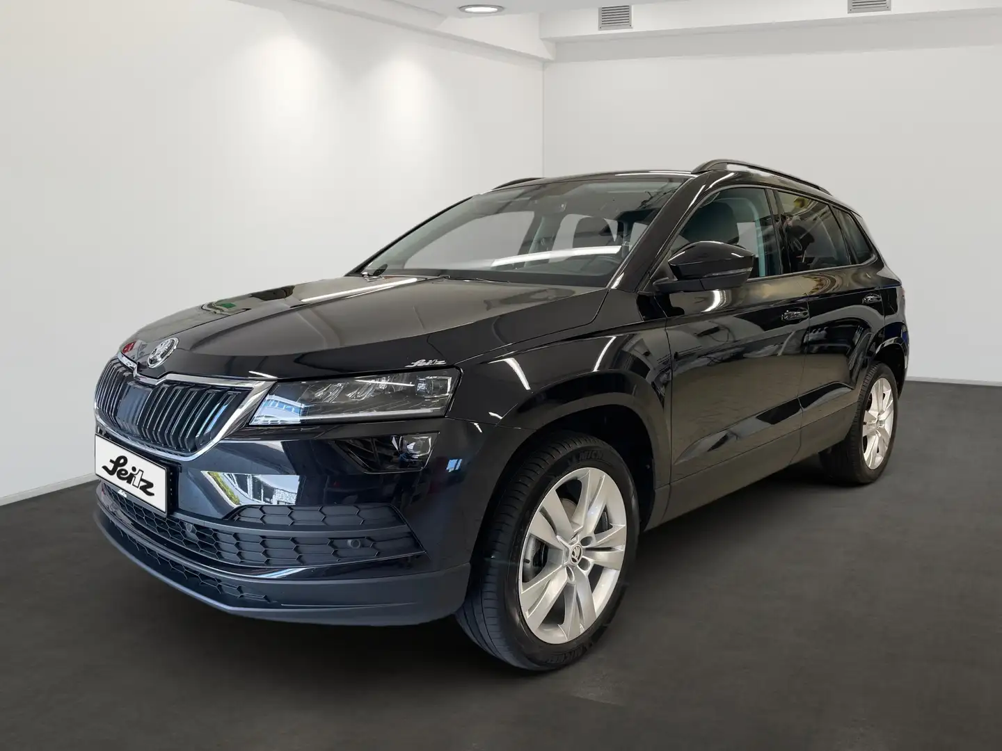 Skoda Karoq 1.5 TSI Style *AHK*LED*PDC*NAVI* Zwart - 2