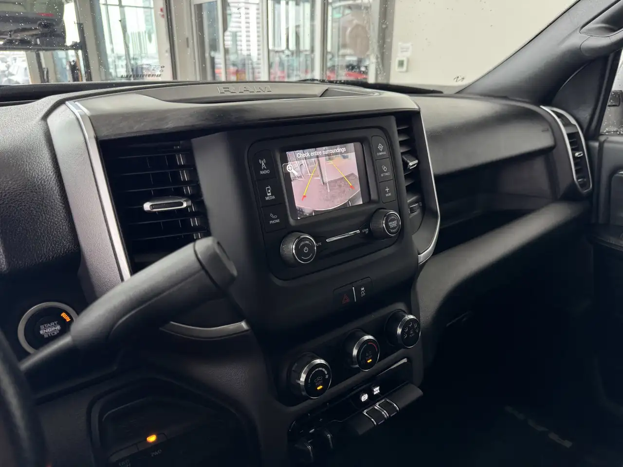 RAM 2500 снимка RAM 2500