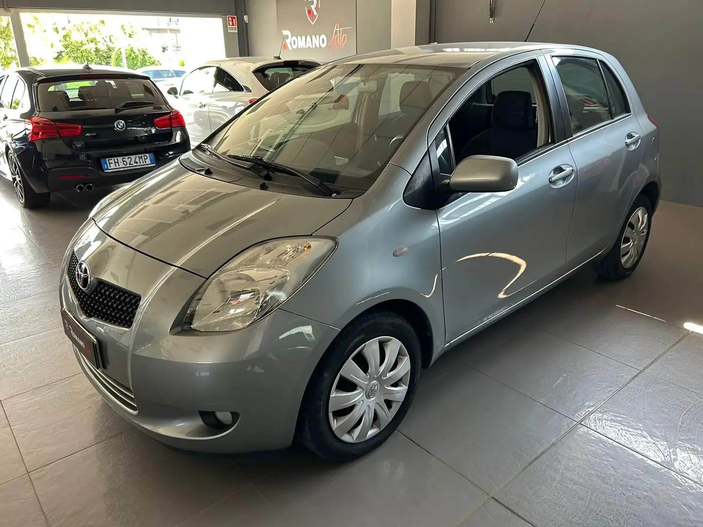 Toyota Yaris Yaris II 2005 5p 1.3 Navy m-mt Grigio - 2