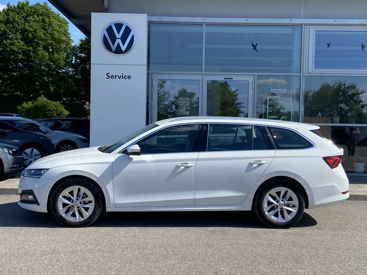 Skoda Octavia Combi 2.0 TDI DSG First Edition AHK+17"+ Weiß - 2