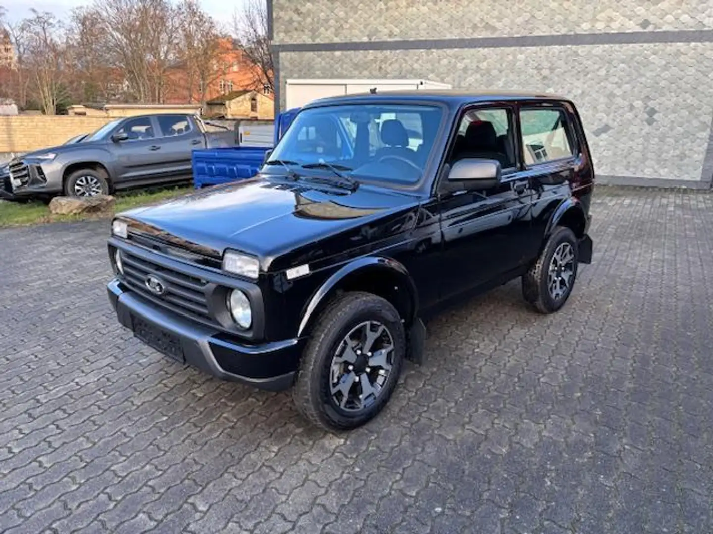 Lada Niva LEGEND URBAN 1.7i 4x4 +ALLRAD+AHK GDW 1900+ Noir - 2