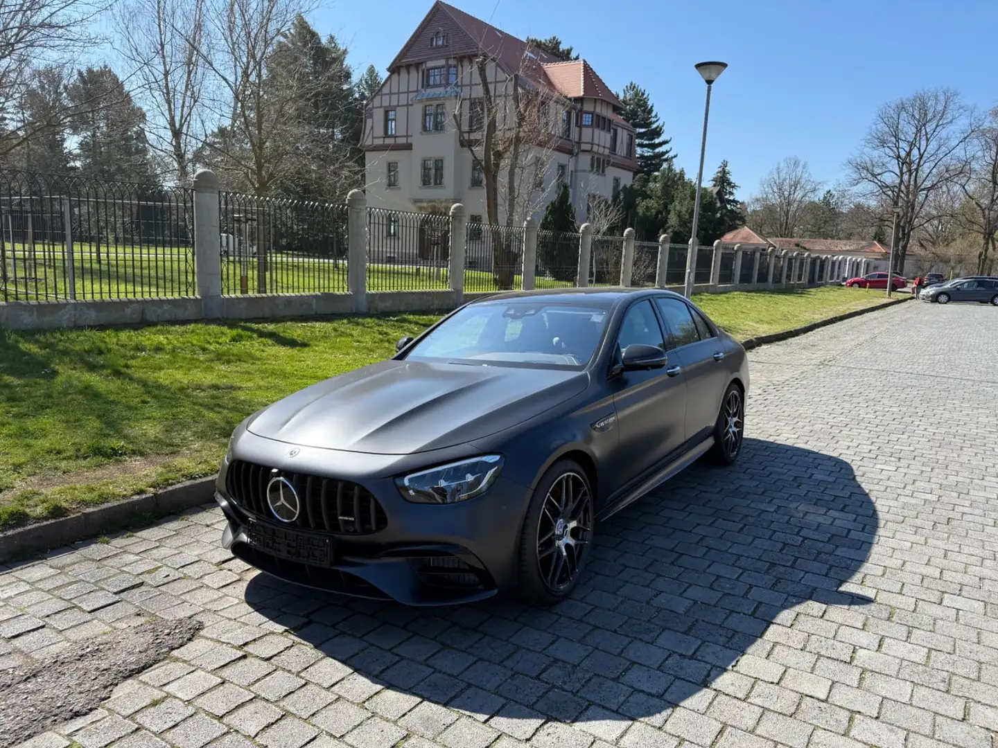 Mercedes-Benz E 63 AMG E 63 S AMG 4Matic Limousine Final Edition Šedá - 1
