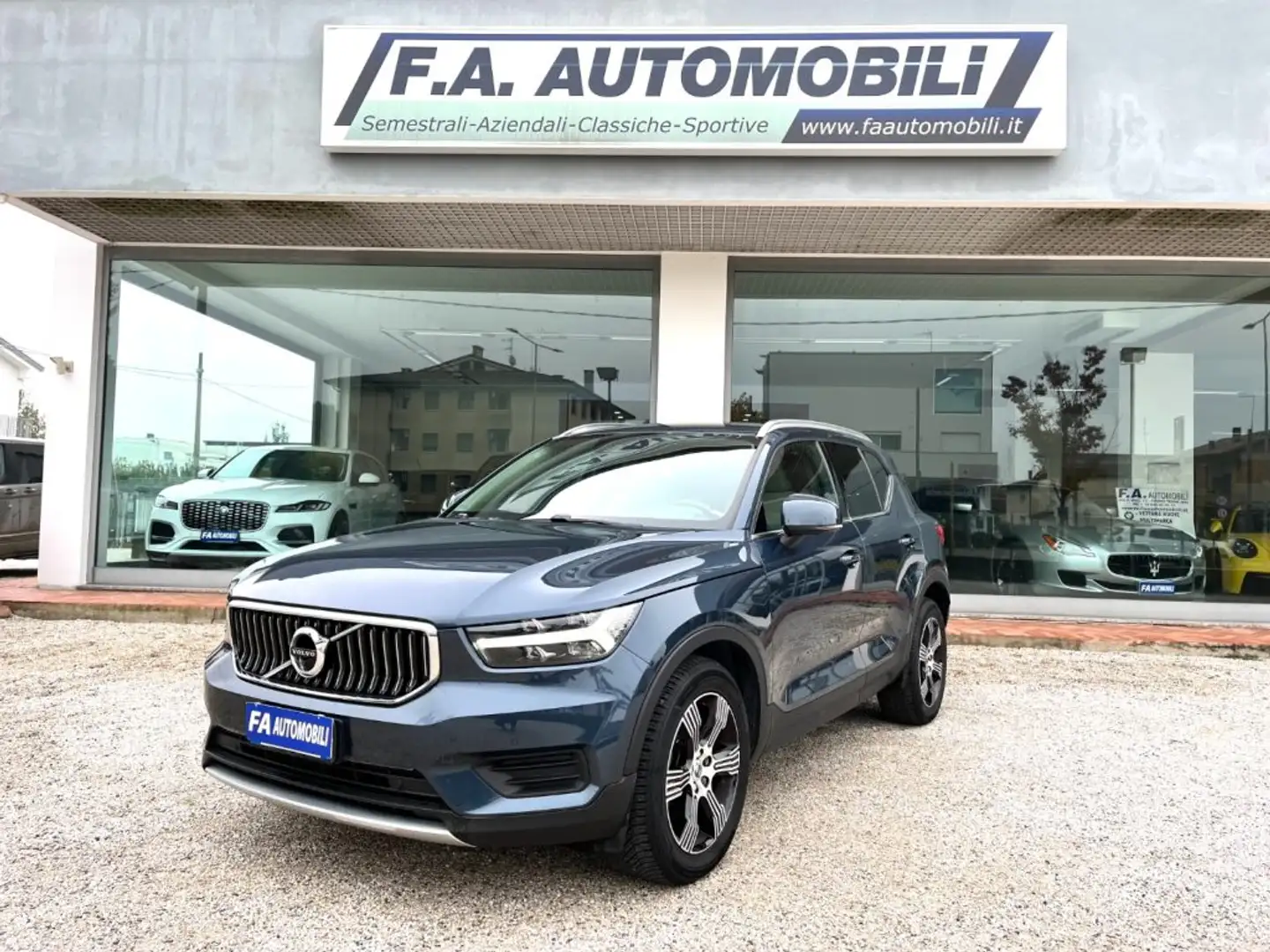 Volvo XC40 D3 Geartronic Inscription Blu/Azzurro - 1
