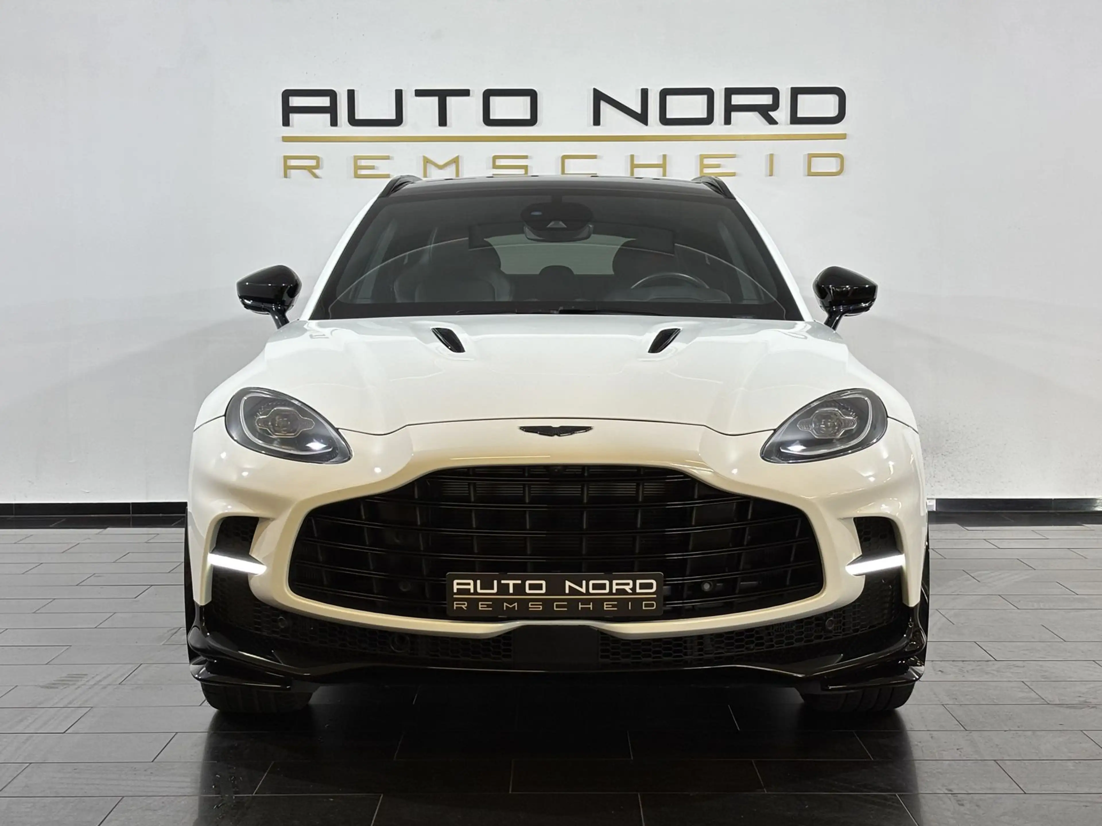 Aston Martin DBX 707 4.0 V8 *Pano*Kamera*Carbon*S-Aga*LUFT* — photo 2