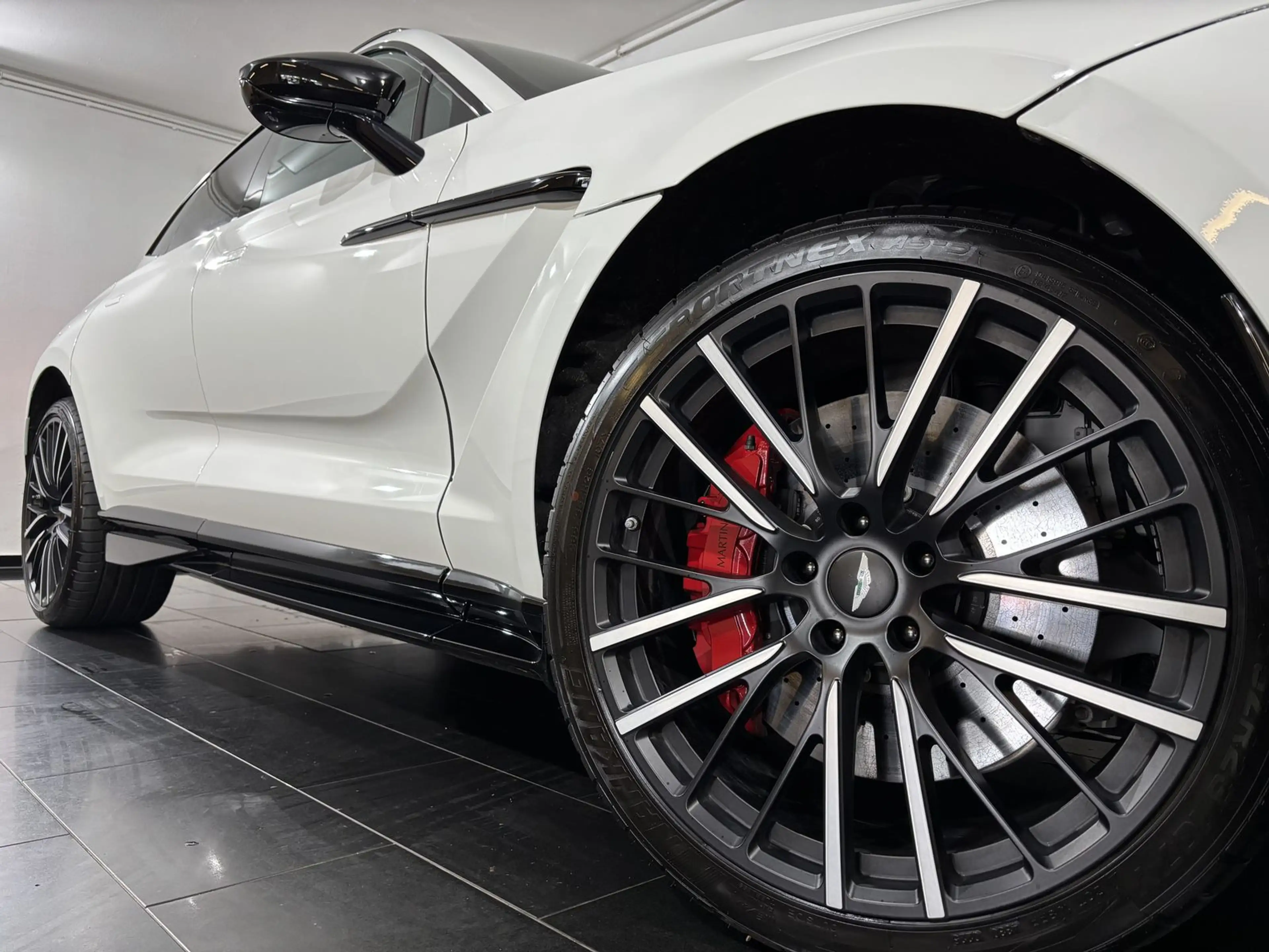Aston Martin DBX 707 4.0 V8 *Pano*Kamera*Carbon*S-Aga*LUFT* — photo 6