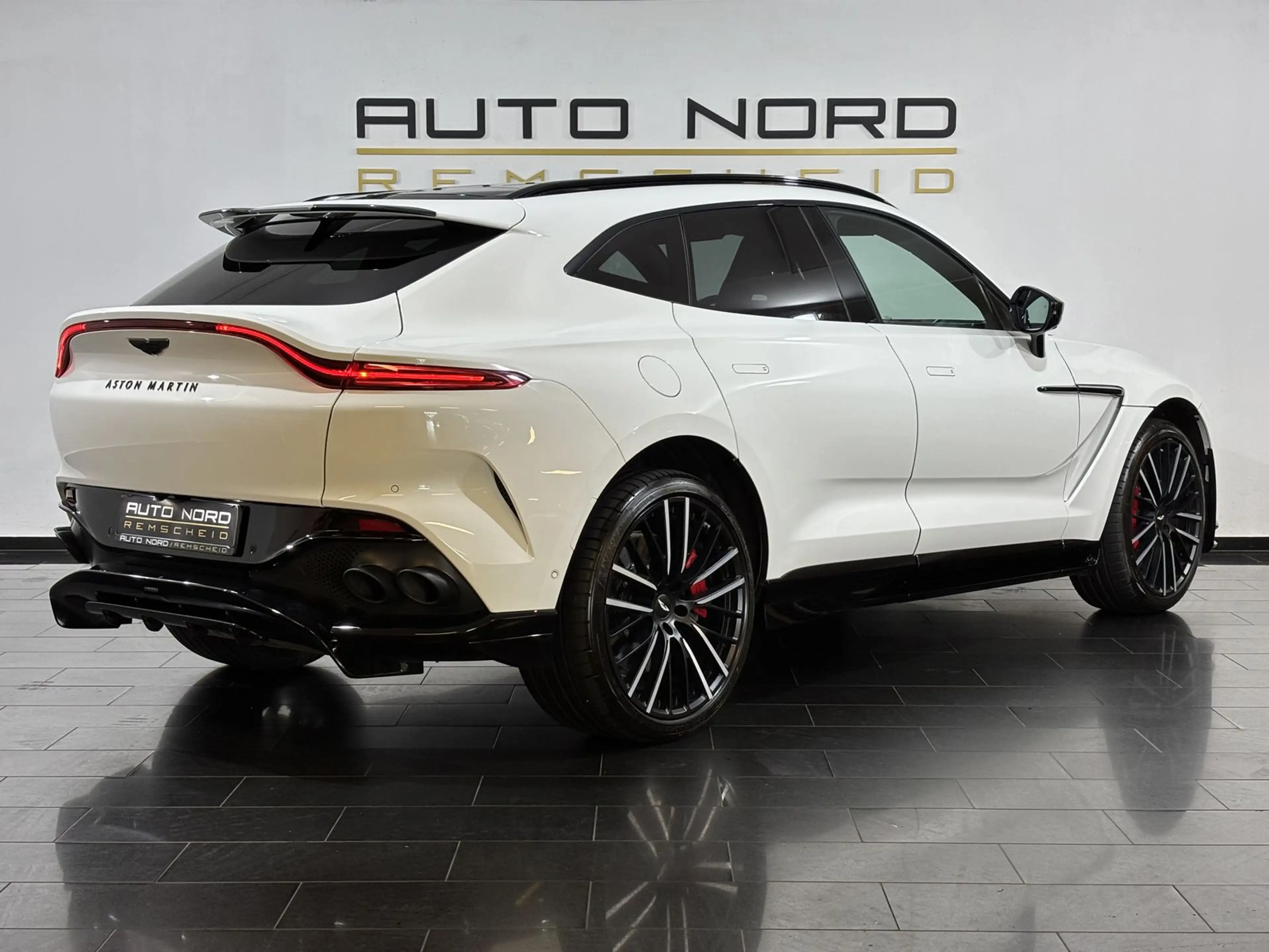 Aston Martin DBX 707 4.0 V8 *Pano*Kamera*Carbon*S-Aga*LUFT* — photo 7