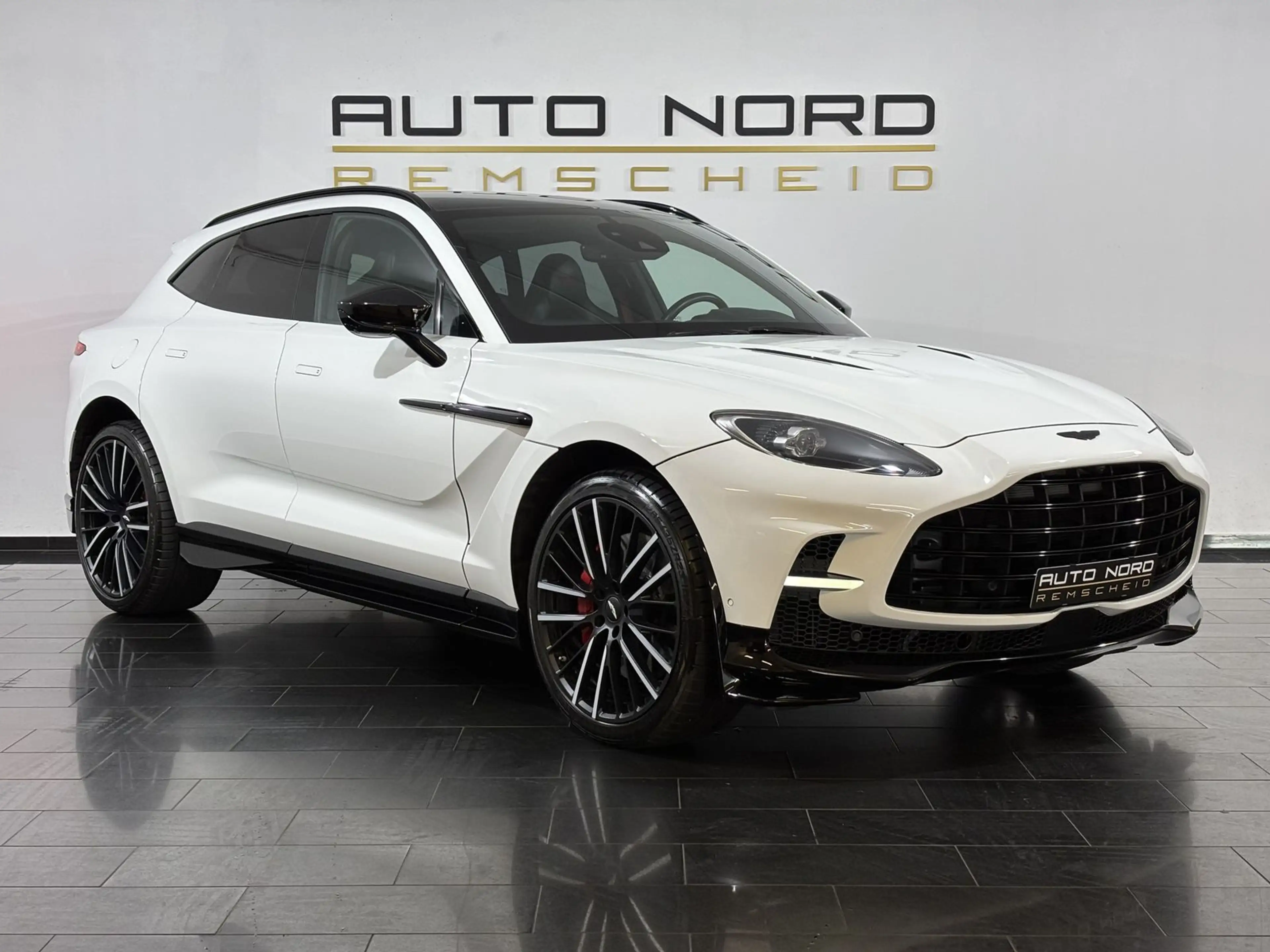 Aston Martin DBX 707 4.0 V8 *Pano*Kamera*Carbon*S-Aga*LUFT* — photo 3