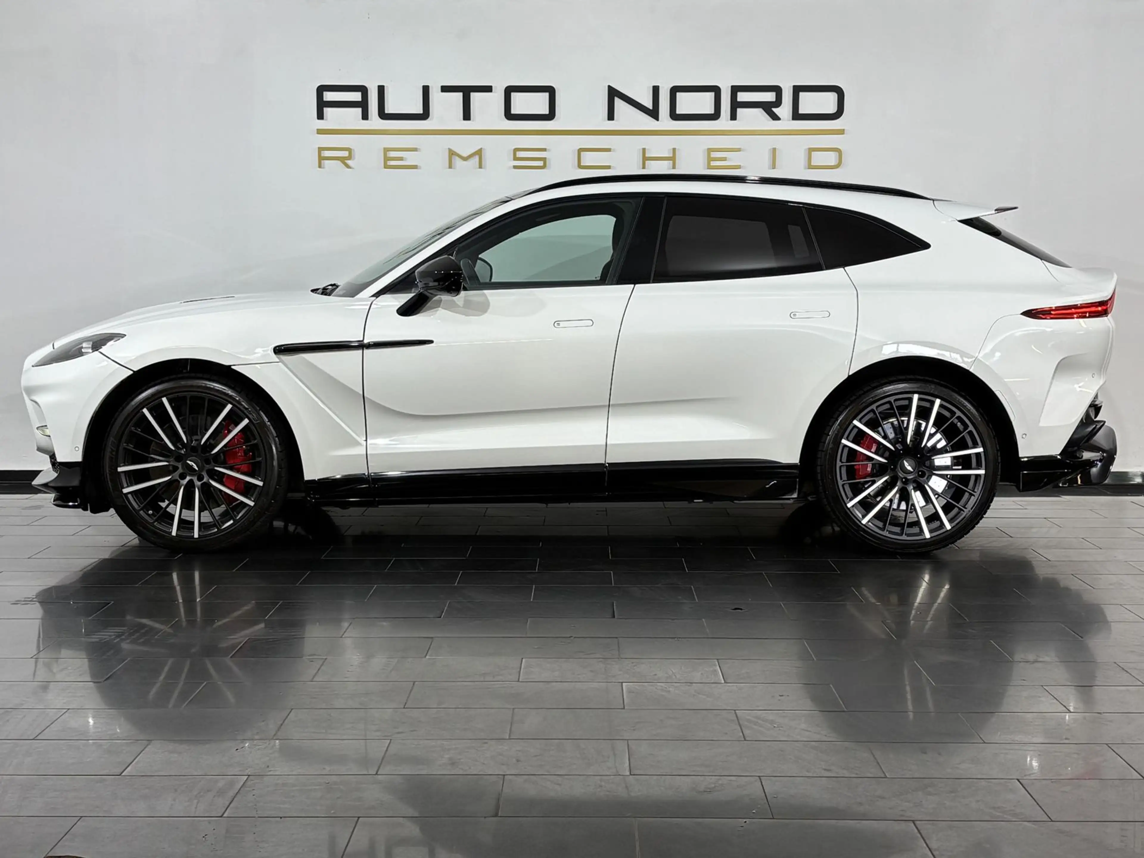 Aston Martin DBX 707 4.0 V8 *Pano*Kamera*Carbon*S-Aga*LUFT* — photo 11