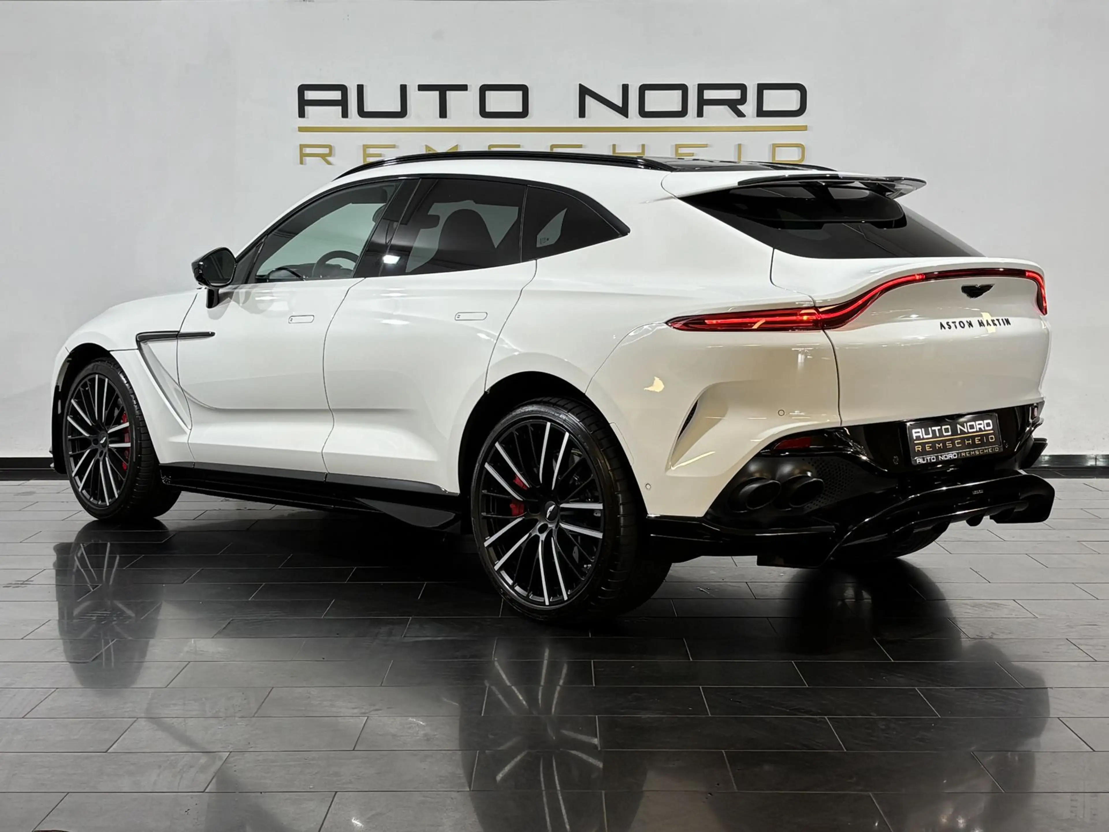 Aston Martin DBX 707 4.0 V8 *Pano*Kamera*Carbon*S-Aga*LUFT* — photo 10