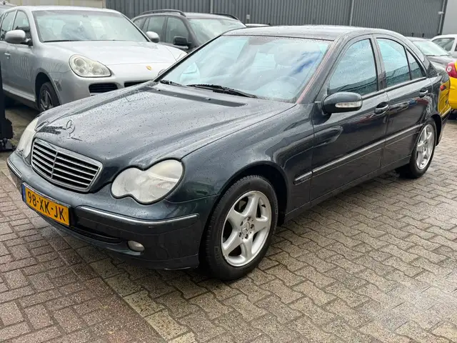Mercedes-Benz C 180