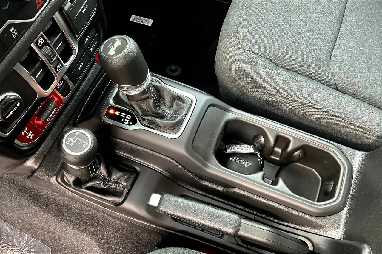Jeep Wrangler снимка Jeep Wrangler