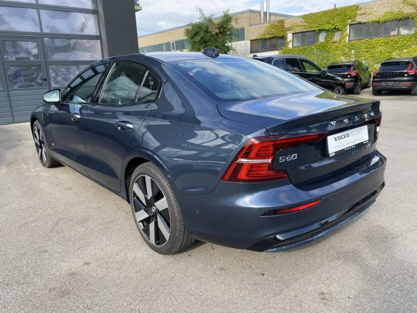 Volvo S60 Plus Dark Recharge Plug-In Hybrid AWD T8 Twin Engi Blauw - 2
