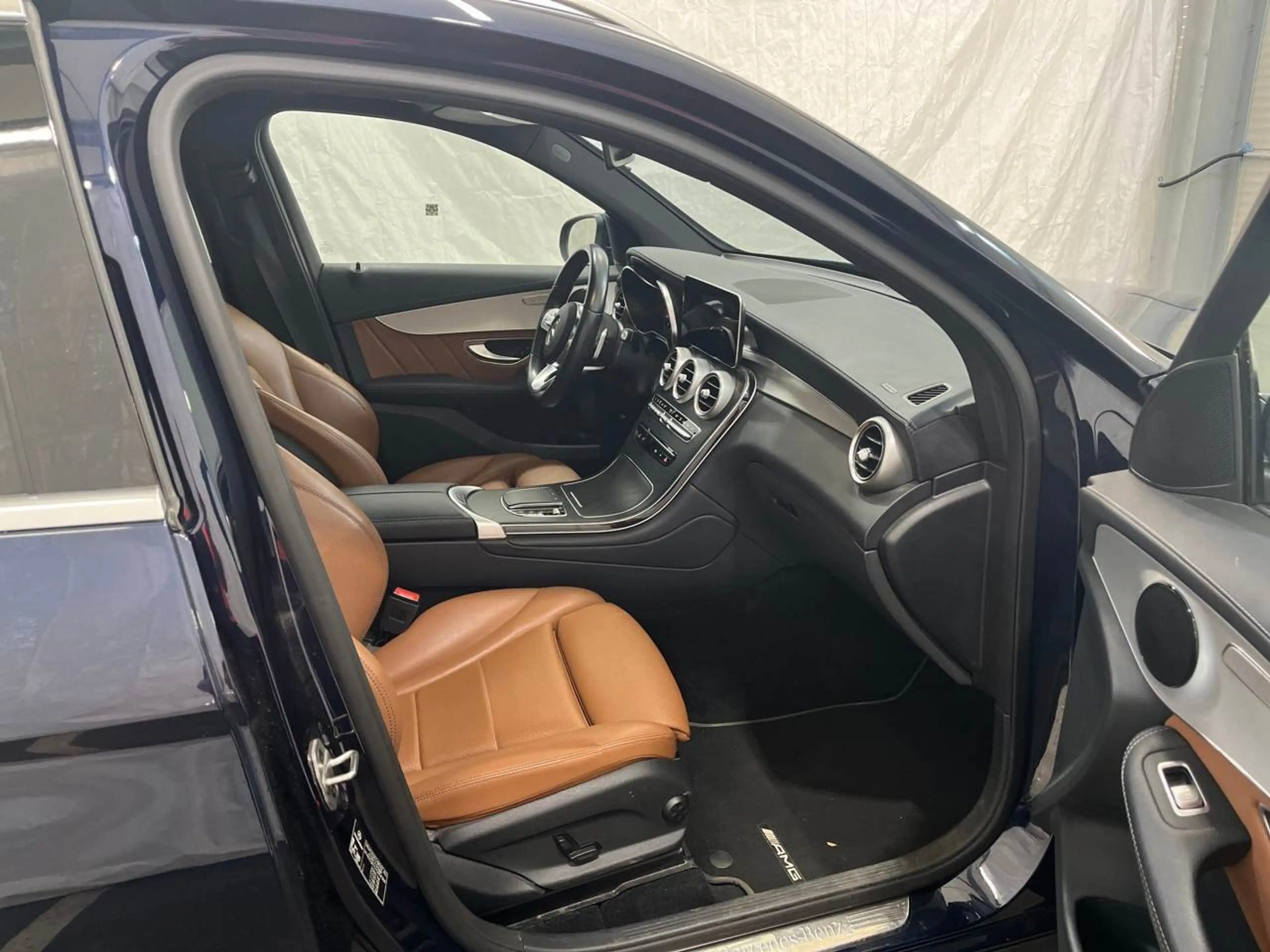 Mercedes-Benz GLC 220 d AMG Line 4Matic Airmatic AHK Pano Key — photo 9