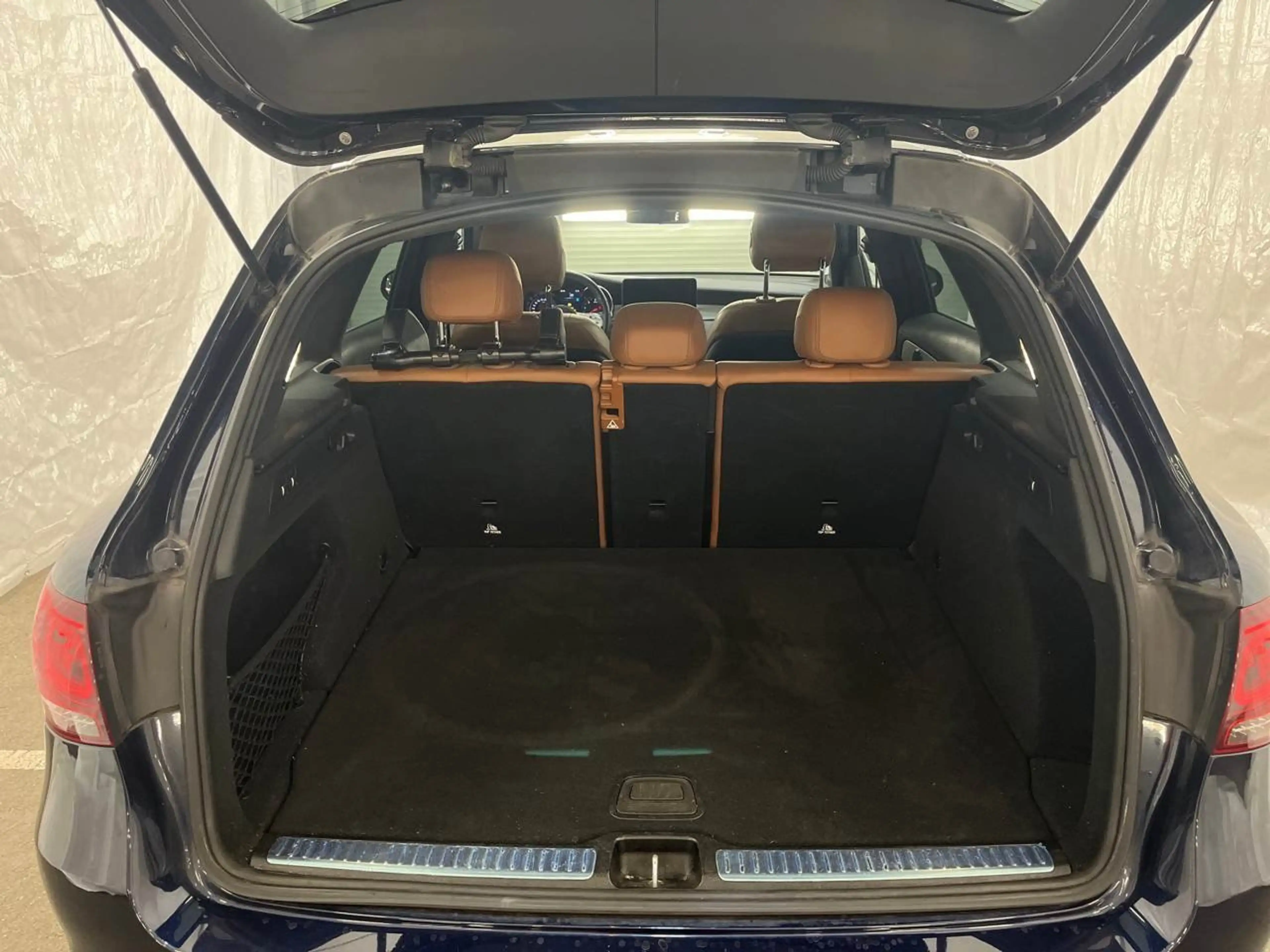 Mercedes-Benz GLC 220 d AMG Line 4Matic Airmatic AHK Pano Key — photo 13