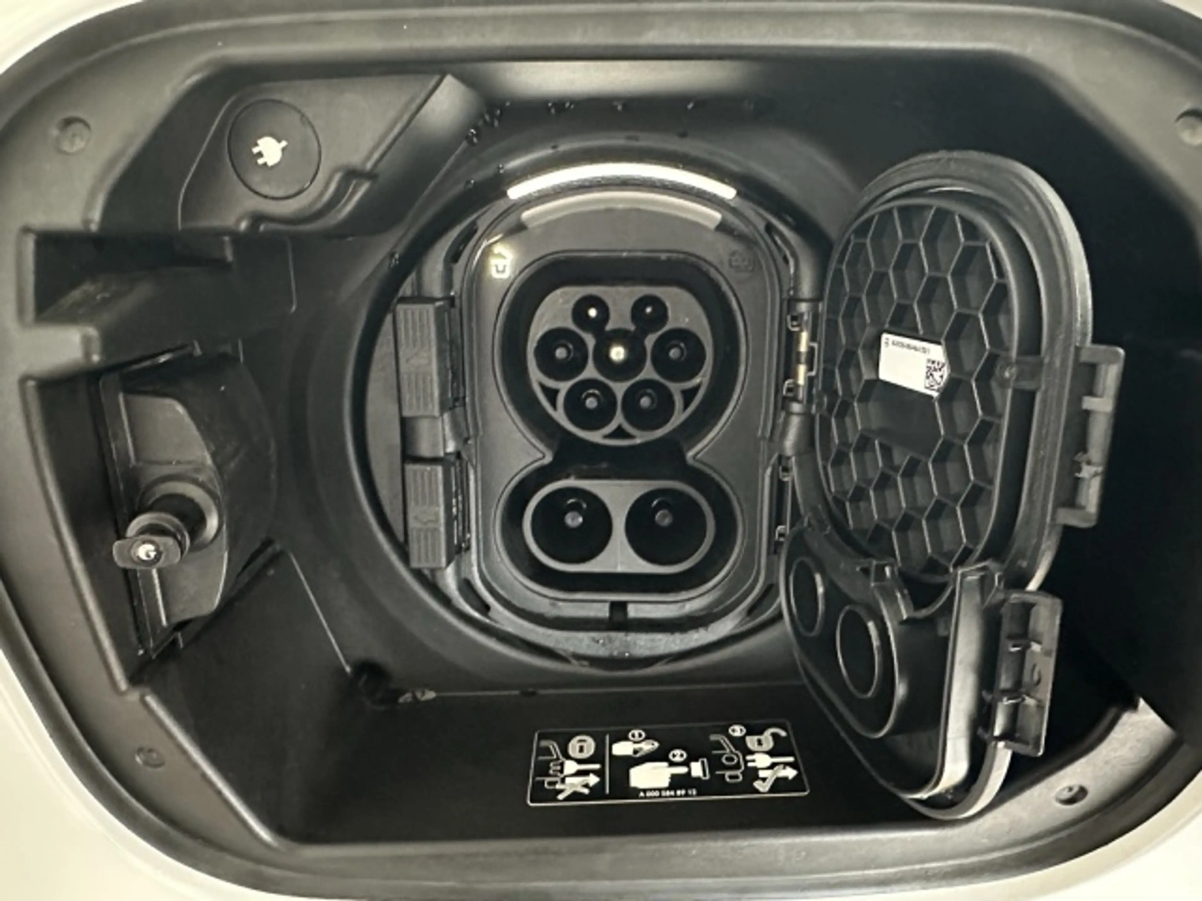 Mercedes-Benz EQB 300 EQB 300 4M Progressive AHK+DISTRONIC+KAMERA Klima — photo 13