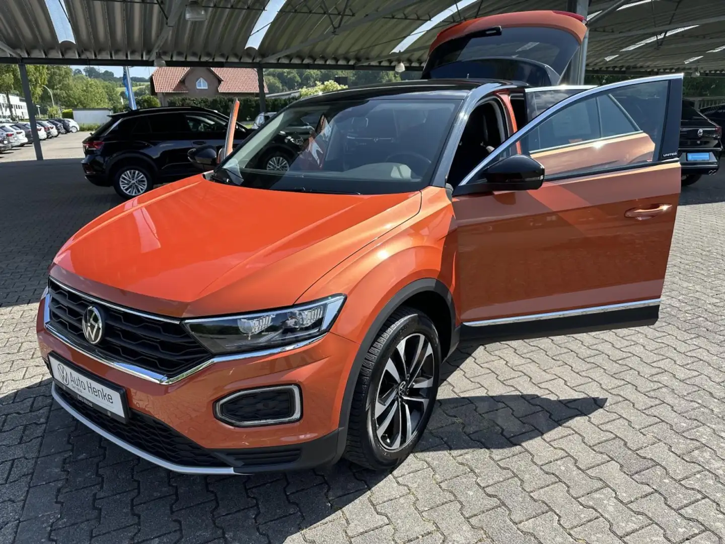 Volkswagen T-Roc 1.6 TDI SCR UNITED + PDC + NAVI + Garantie bis 11/ Orange - 2