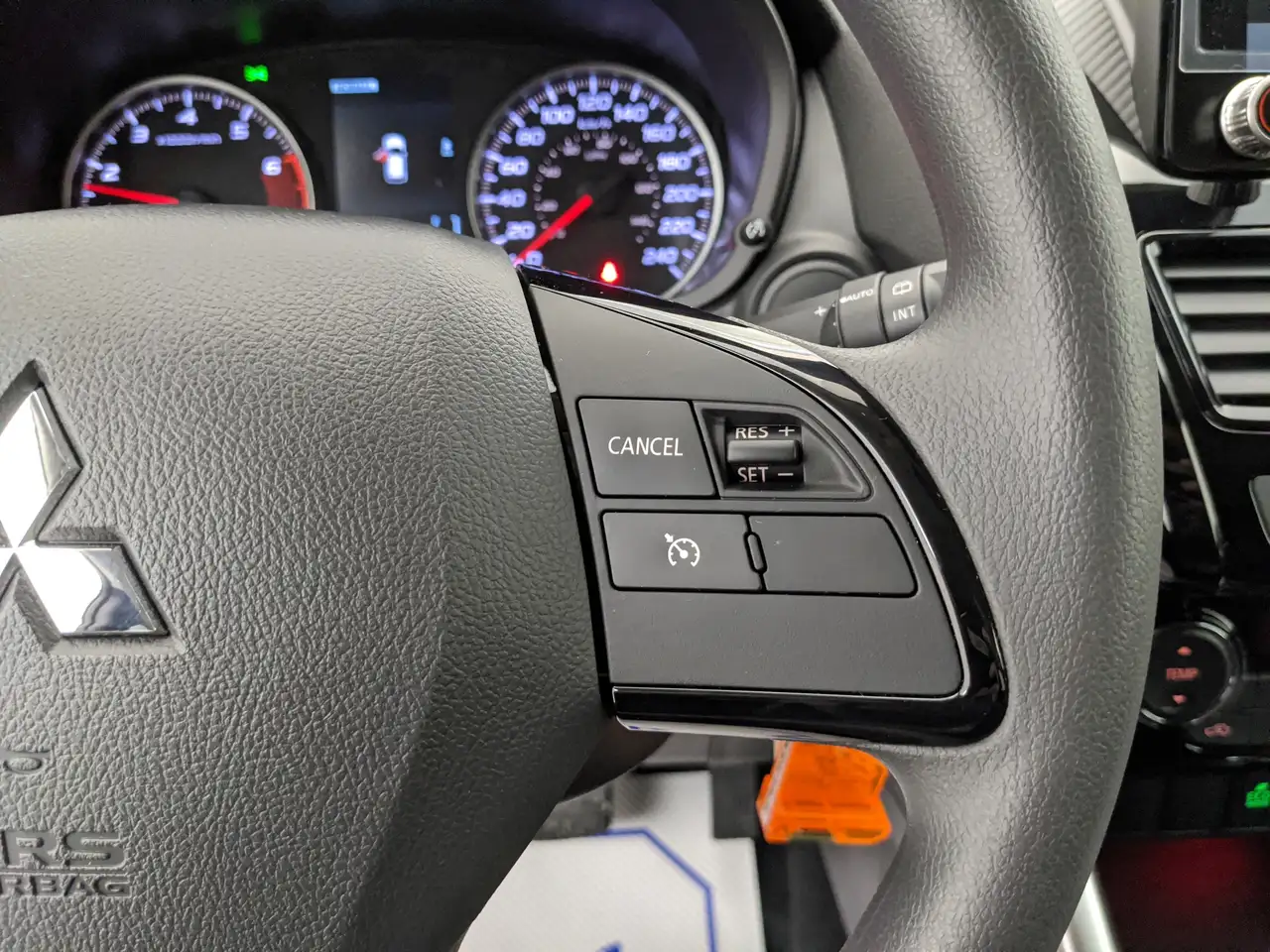 Mitsubishi Eclipse Cross снимка Mitsubishi Eclipse Cross