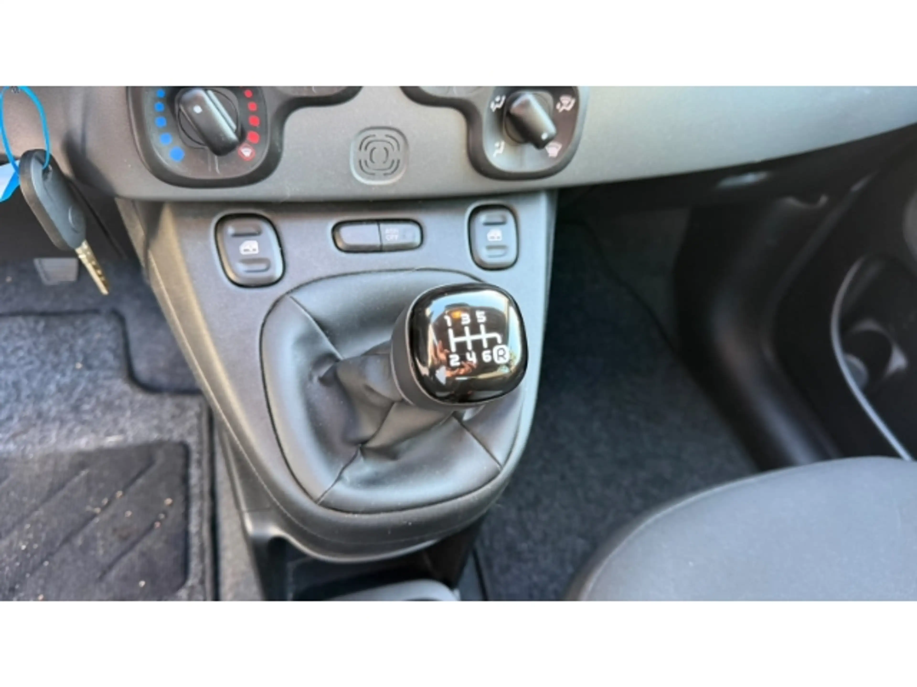 Fiat Panda Hybrid 1.0 GSE DAB Klima BT eFH — photo 13