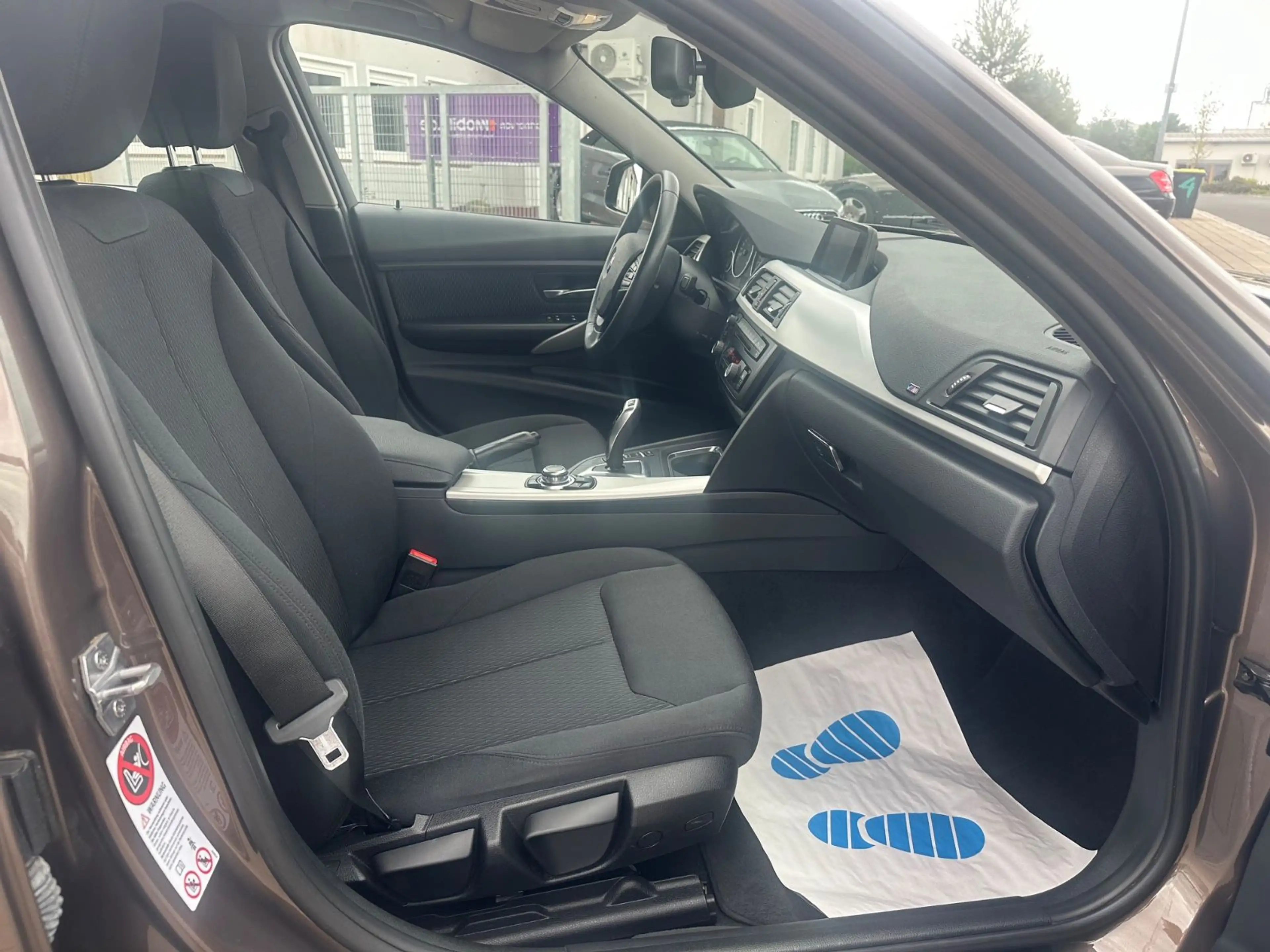 BMW 328 i Limousine, Navi, PDC, Shz, Anhängerkupplung — photo 9