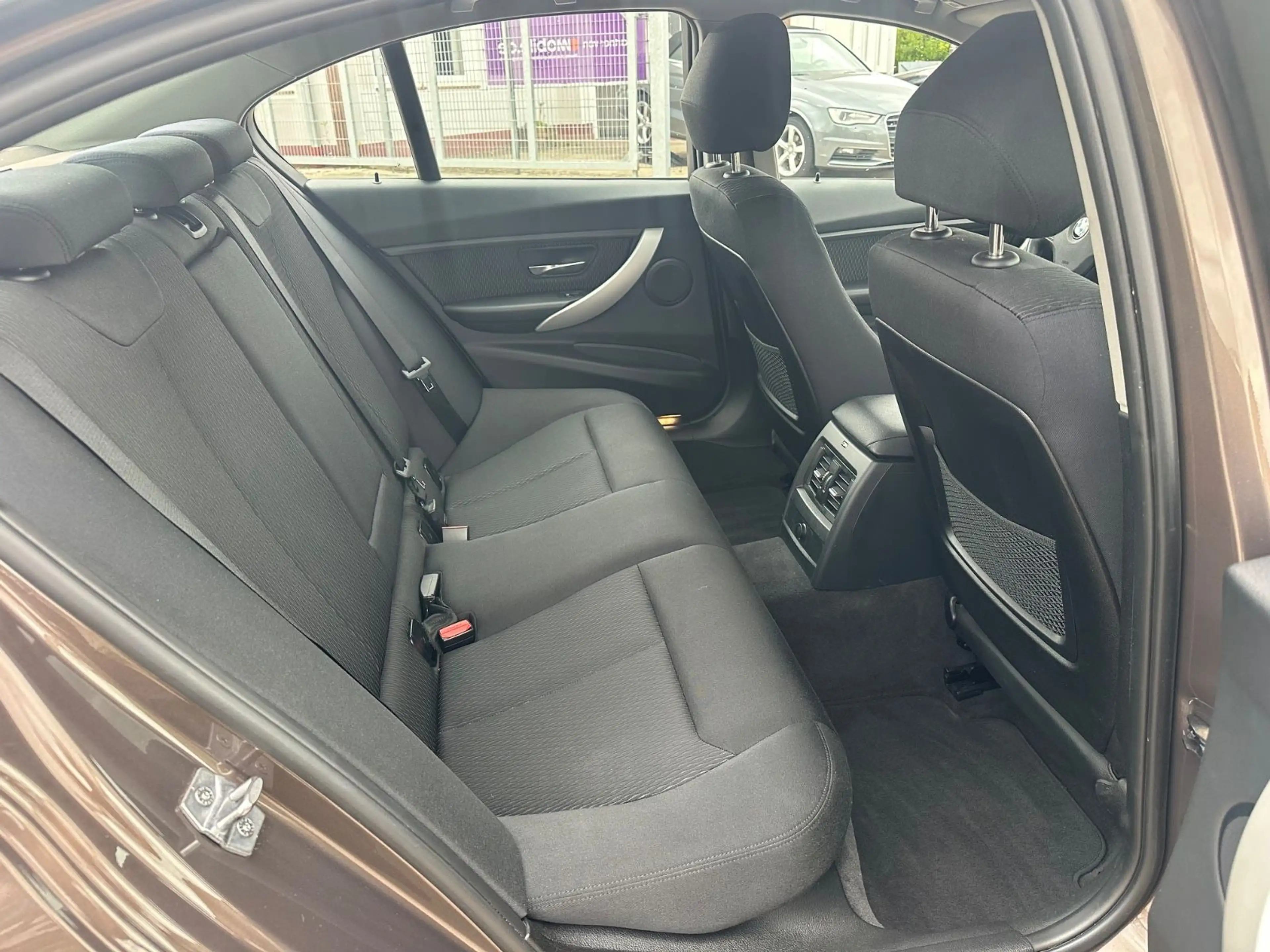 BMW 328 i Limousine, Navi, PDC, Shz, Anhängerkupplung — photo 11
