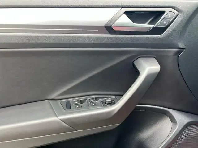 Volkswagen T-Roc view 14