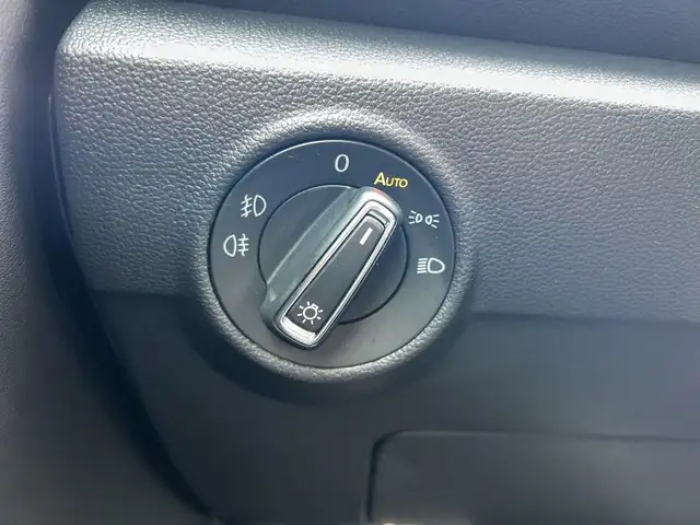 Volkswagen T-Roc view 15