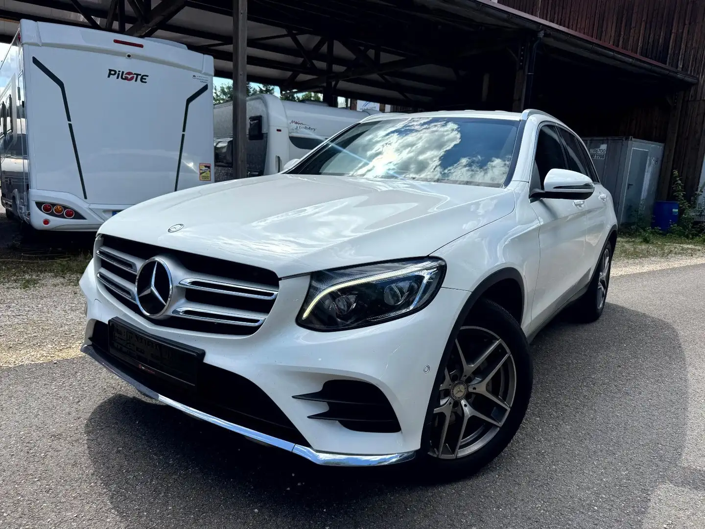 Mercedes-Benz GLC 250 4Matic **AMG/DISTRONIC/AHK/CAM** Alb - 1