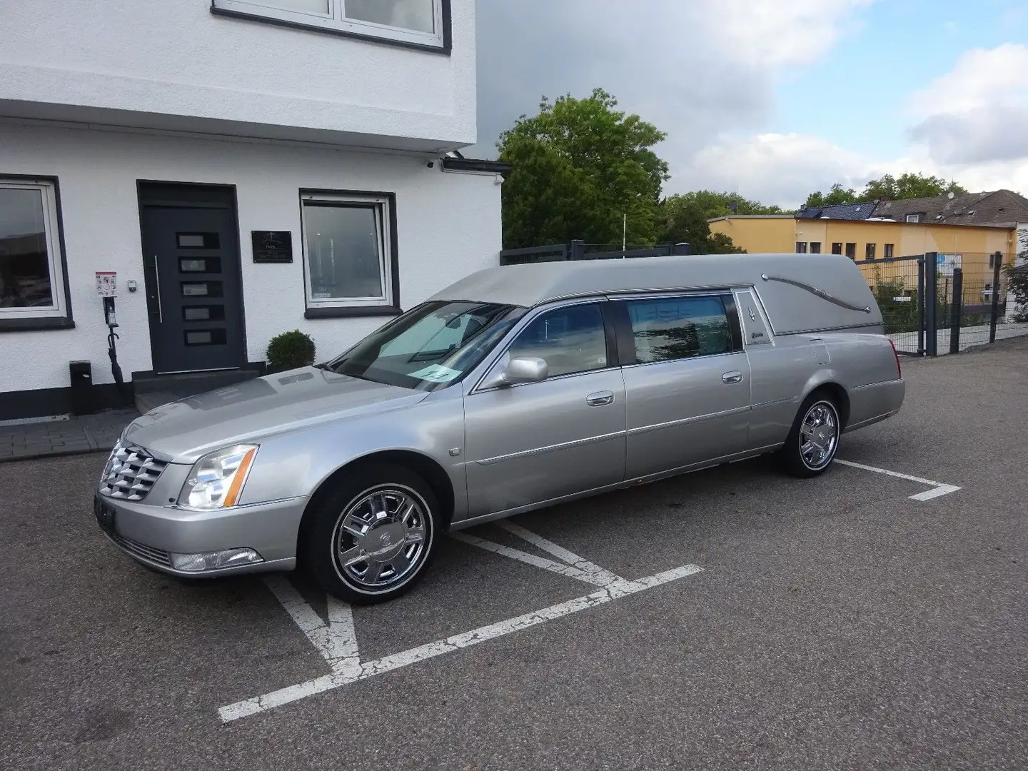 Cadillac Bestattungswagen / Leichenwagen Gümüş rengi - 1